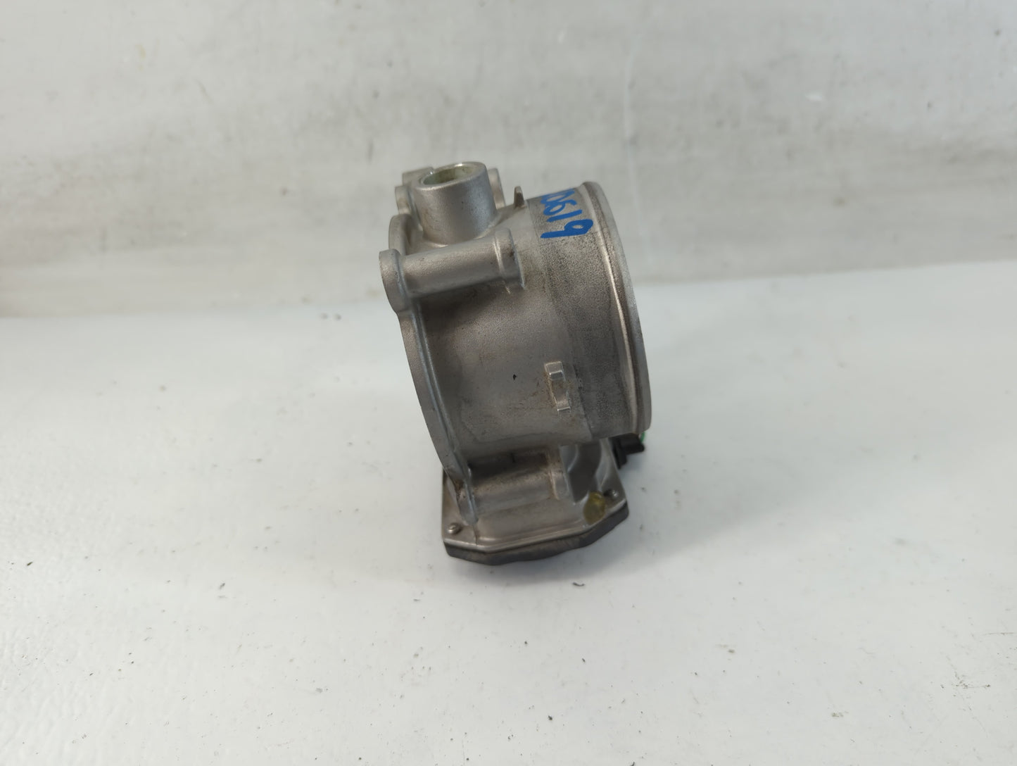 2013-2018 Hyundai Santa Fe Throttle Body P/N:35100-3CAA0 Fits Fits 2012 2013 2014 2015 2016 2017 2018 OEM Used Auto Parts - 