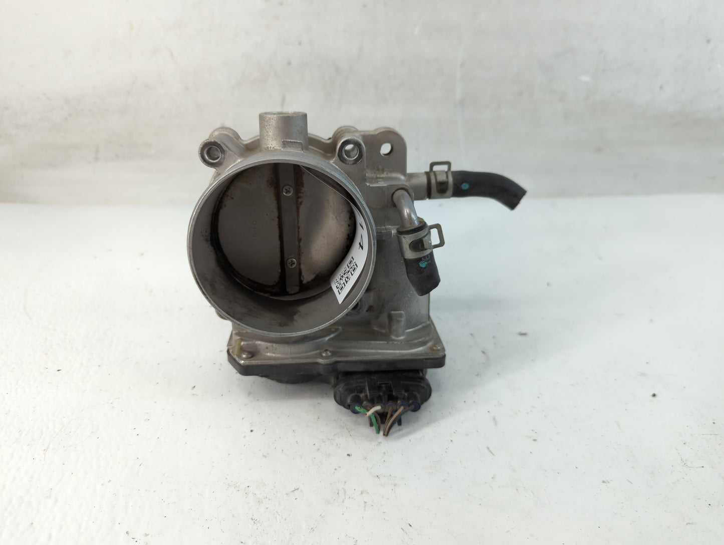 2013-2018 Hyundai Santa Fe Throttle Body P/N:35100-3CAA Fits Fits 2012 2013 2014 2015 2016 2017 2018 OEM Used Auto Parts - O