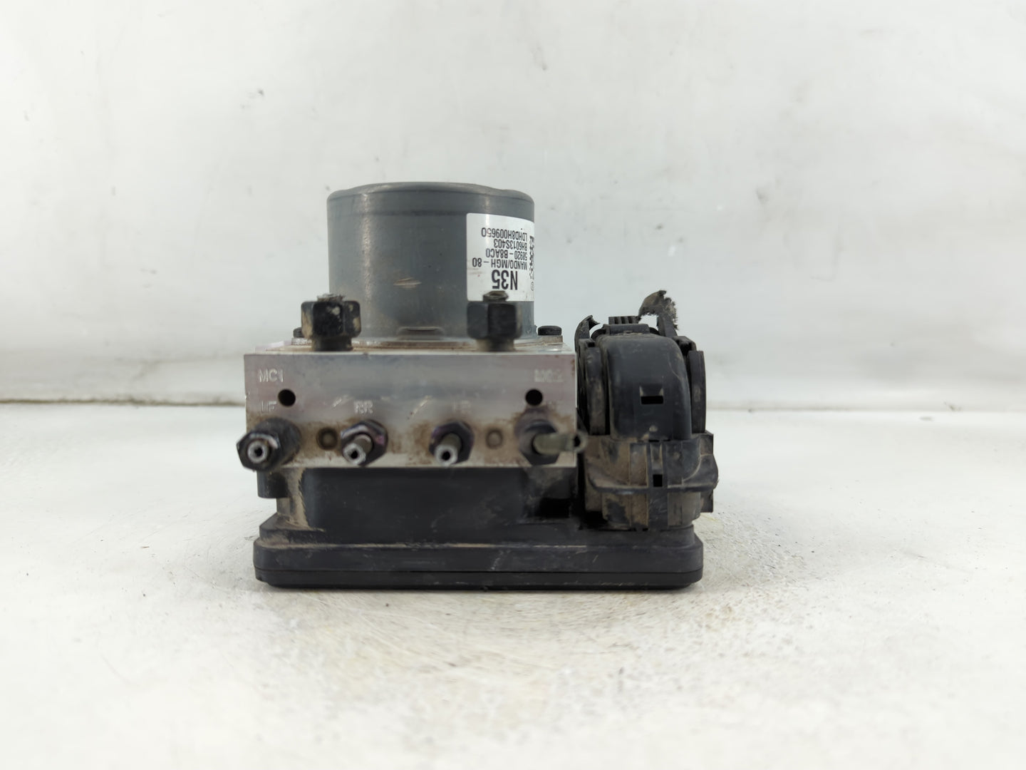 2017 Hyundai Santa Fe ABS Pump Control Module Replacement P/N:58920-B8AC0 Fits OEM Used Auto Parts - Oemusedautoparts1.com