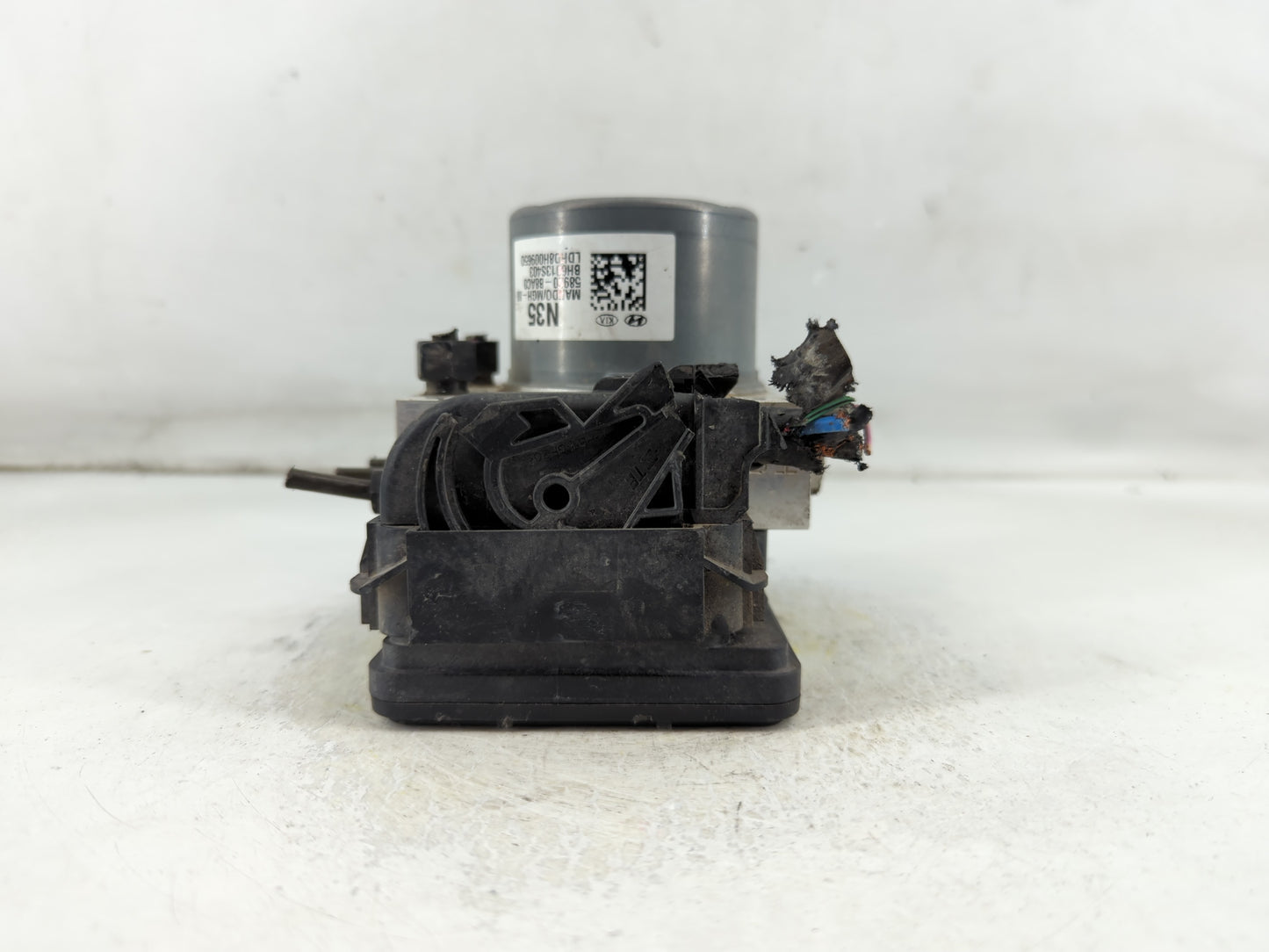 2017 Hyundai Santa Fe ABS Pump Control Module Replacement P/N:58920-B8AC0 Fits OEM Used Auto Parts - Oemusedautoparts1.com