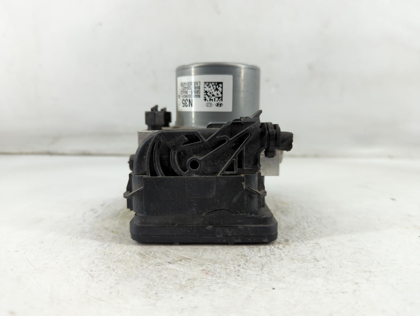 2017-2018 Hyundai Santa Fe ABS Pump Control Module Replacement P/N:58920-B8AC0 Fits Fits 2017 2018 OEM Used Auto Parts - Oem