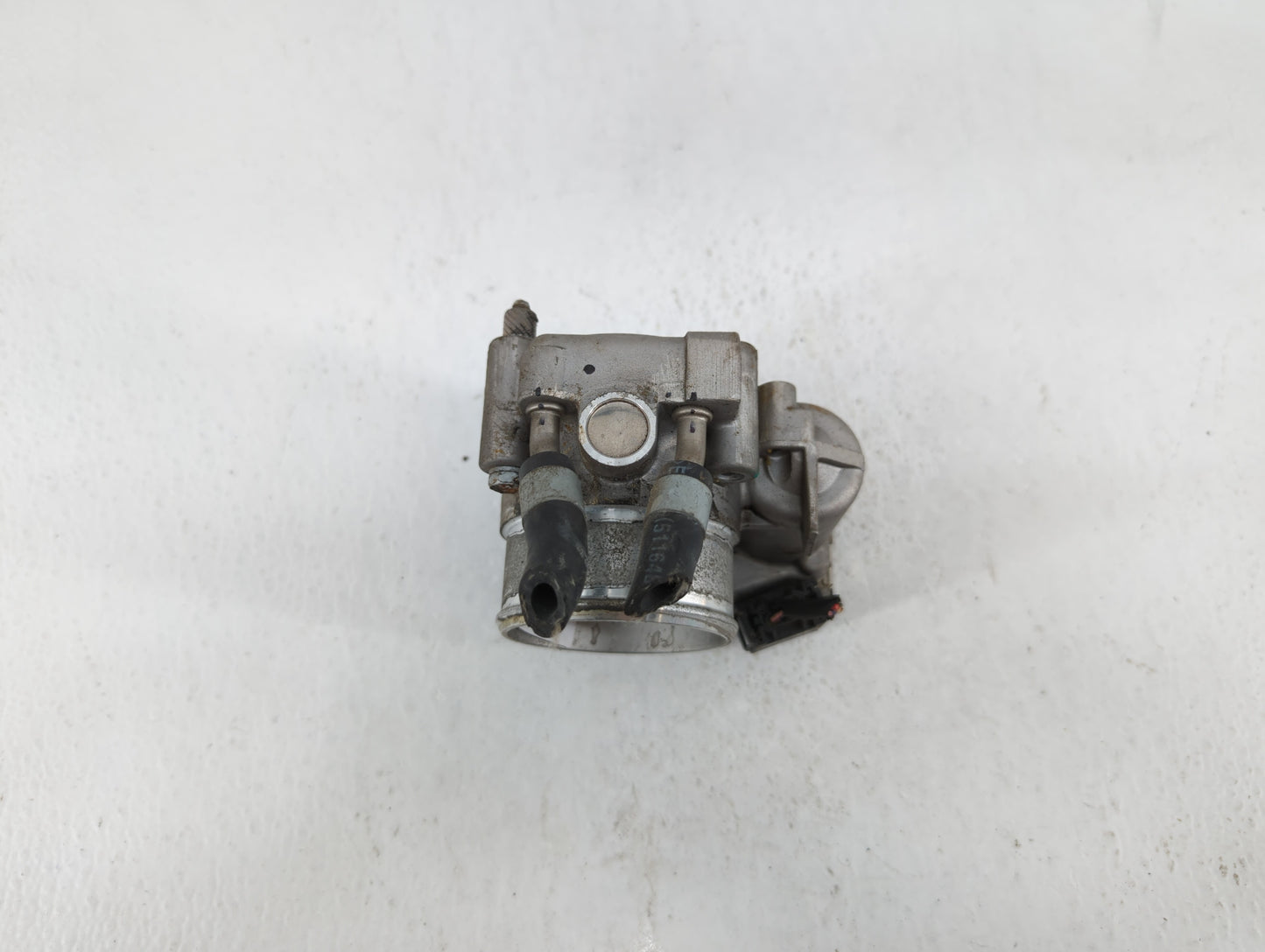2017 Hyundai Santa Fe Sport Throttle Body P/N:35100-2G610 Fits Fits 2015 2016 2018 2019 2020 2021 OEM Used Auto Parts - Oemu