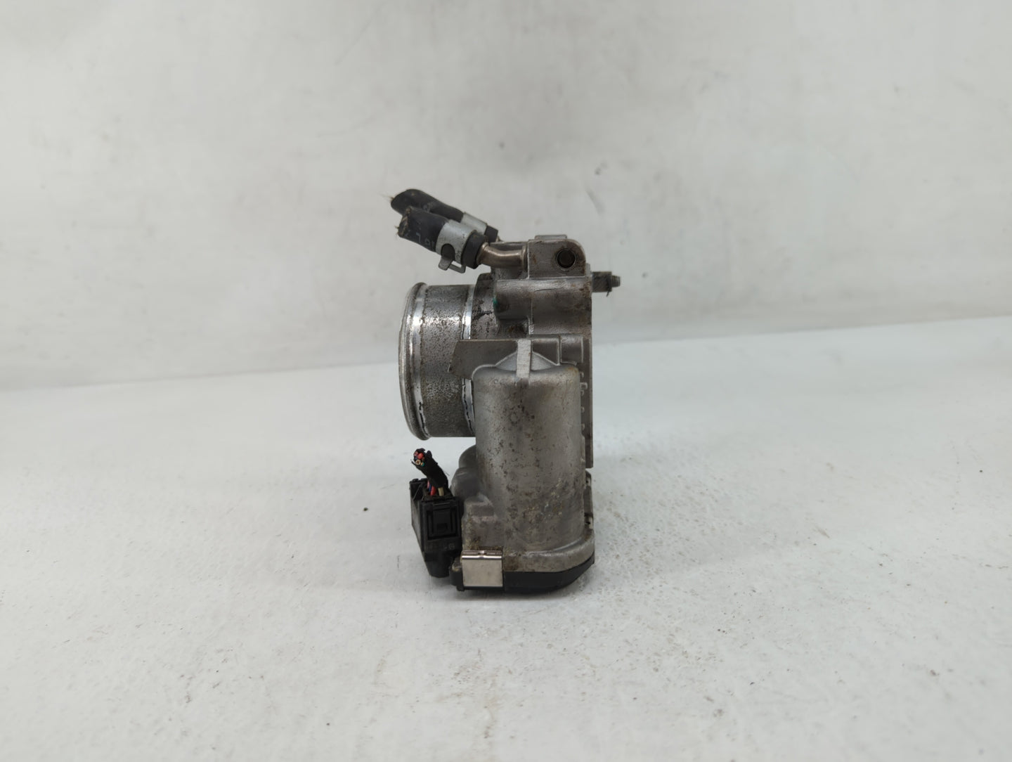 2017 Hyundai Santa Fe Sport Throttle Body P/N:35100-2G610 Fits Fits 2015 2016 2018 2019 2020 2021 OEM Used Auto Parts - Oemu