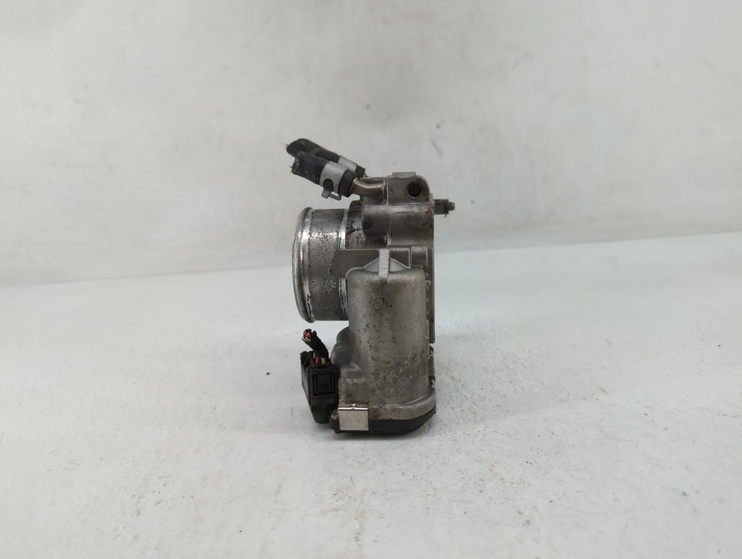 2017 Hyundai Santa Fe Sport Throttle Body P/N:35100-2G610 Fits Fits 2015 2016 2018 2019 2020 2021 OEM Used Auto Parts - Oemu