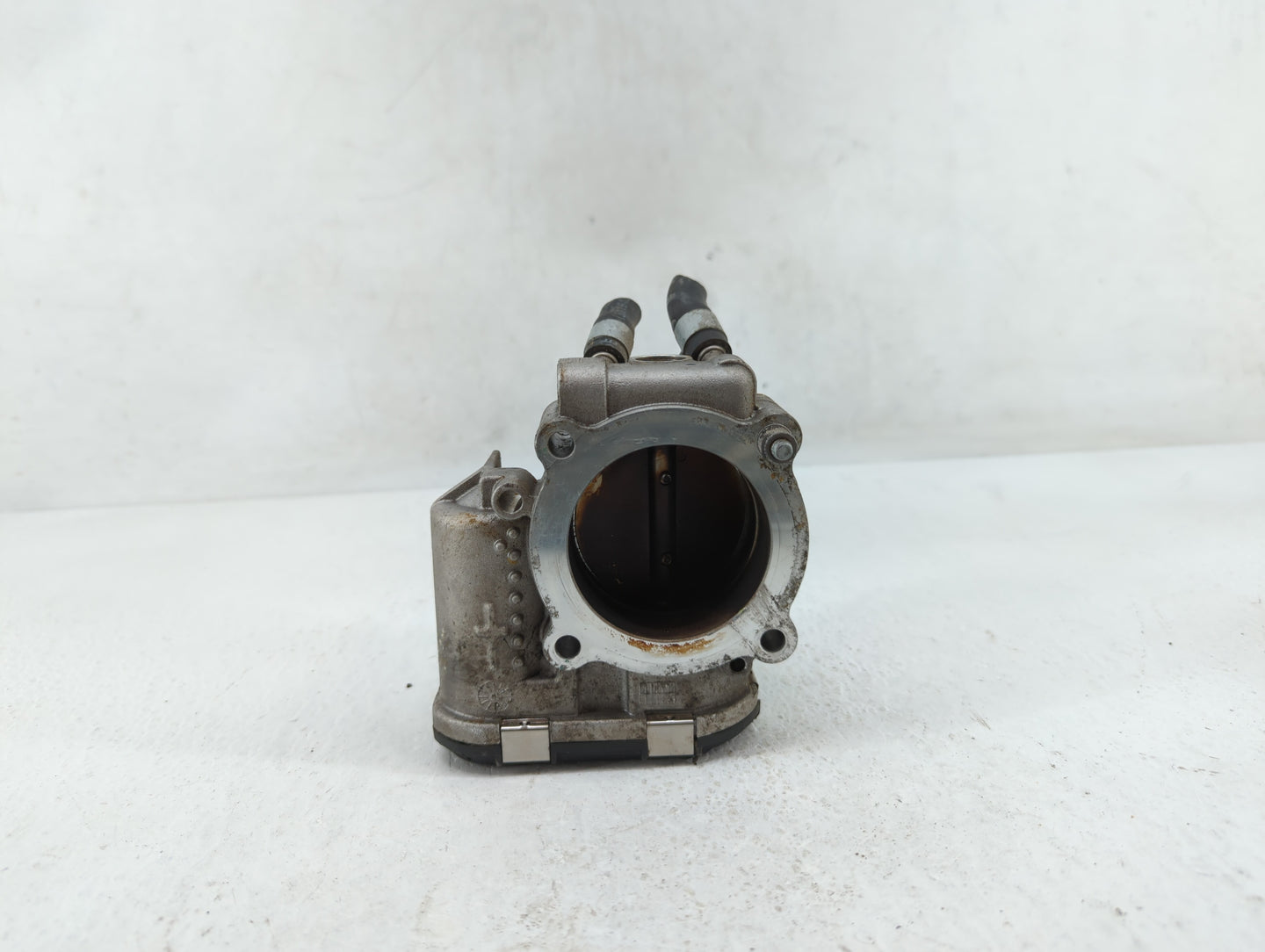 2017 Hyundai Santa Fe Sport Throttle Body P/N:35100-2G610 Fits Fits 2015 2016 2018 2019 2020 2021 OEM Used Auto Parts - Oemu