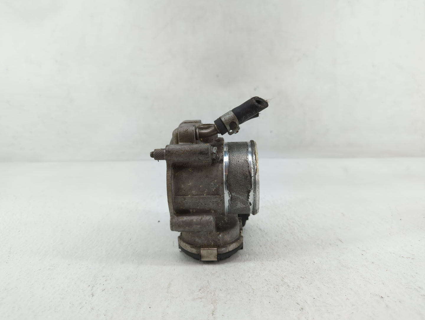 2017 Hyundai Santa Fe Sport Throttle Body P/N:35100-2G610 Fits Fits 2015 2016 2018 2019 2020 2021 OEM Used Auto Parts - Oemu