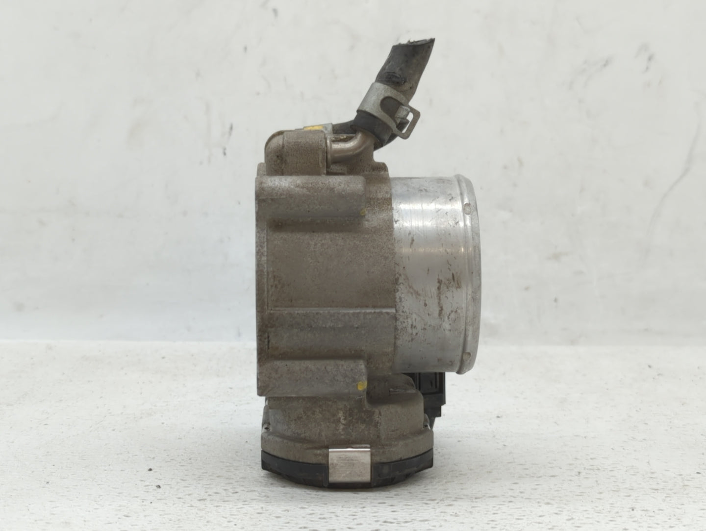 2017 Hyundai Santa Fe Sport Throttle Body P/N:35100-2G600 Fits Fits 2015 2016 2018 2019 2020 2021 OEM Used Auto Parts - Oemu