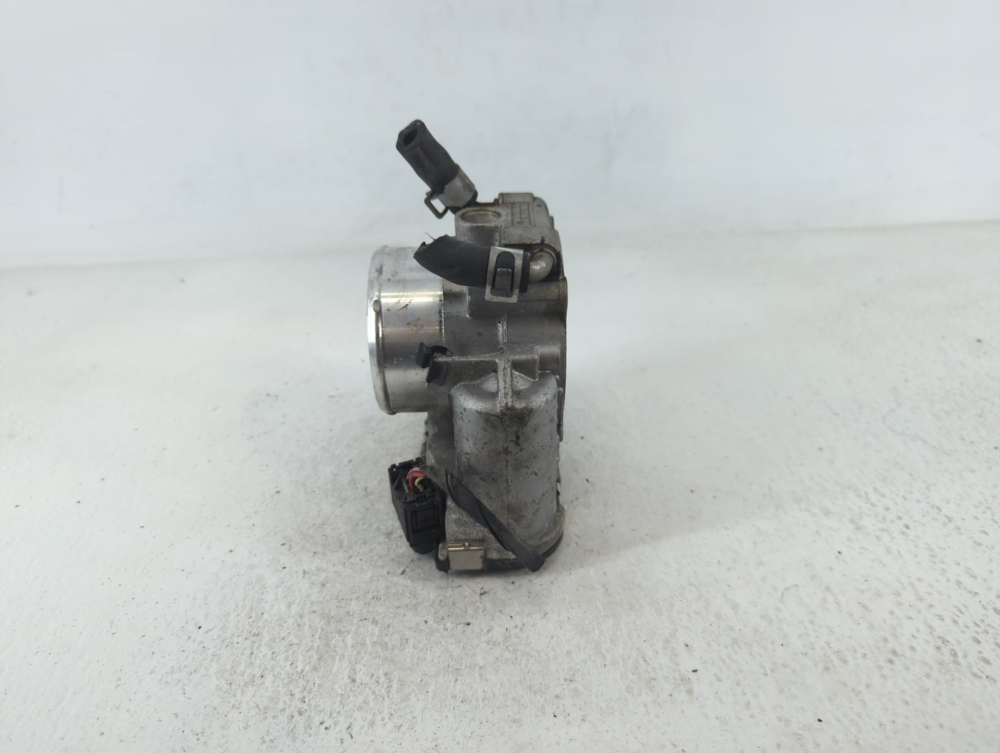 2017 Hyundai Santa Fe Sport Throttle Body P/N:35100-2G600 Fits Fits 2015 2016 2018 2019 2020 2021 OEM Used Auto Parts - Oemu