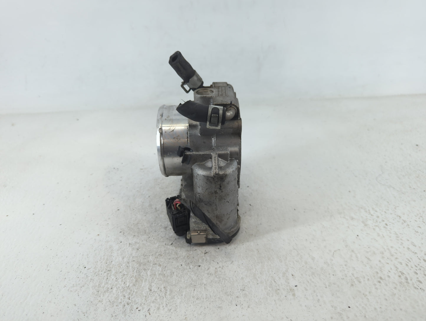 2017 Hyundai Santa Fe Sport Throttle Body P/N:35100-2G600 Fits Fits 2015 2016 2018 2019 2020 2021 OEM Used Auto Parts - Oemu