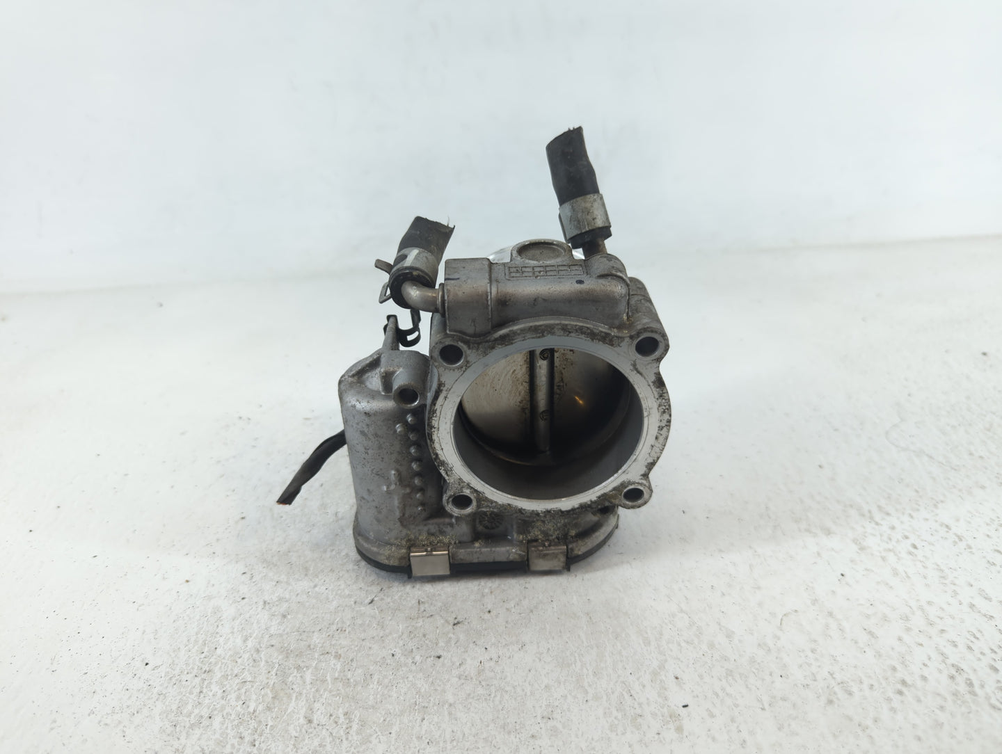 2017 Hyundai Santa Fe Sport Throttle Body P/N:35100-2G600 Fits Fits 2015 2016 2018 2019 2020 2021 OEM Used Auto Parts - Oemu