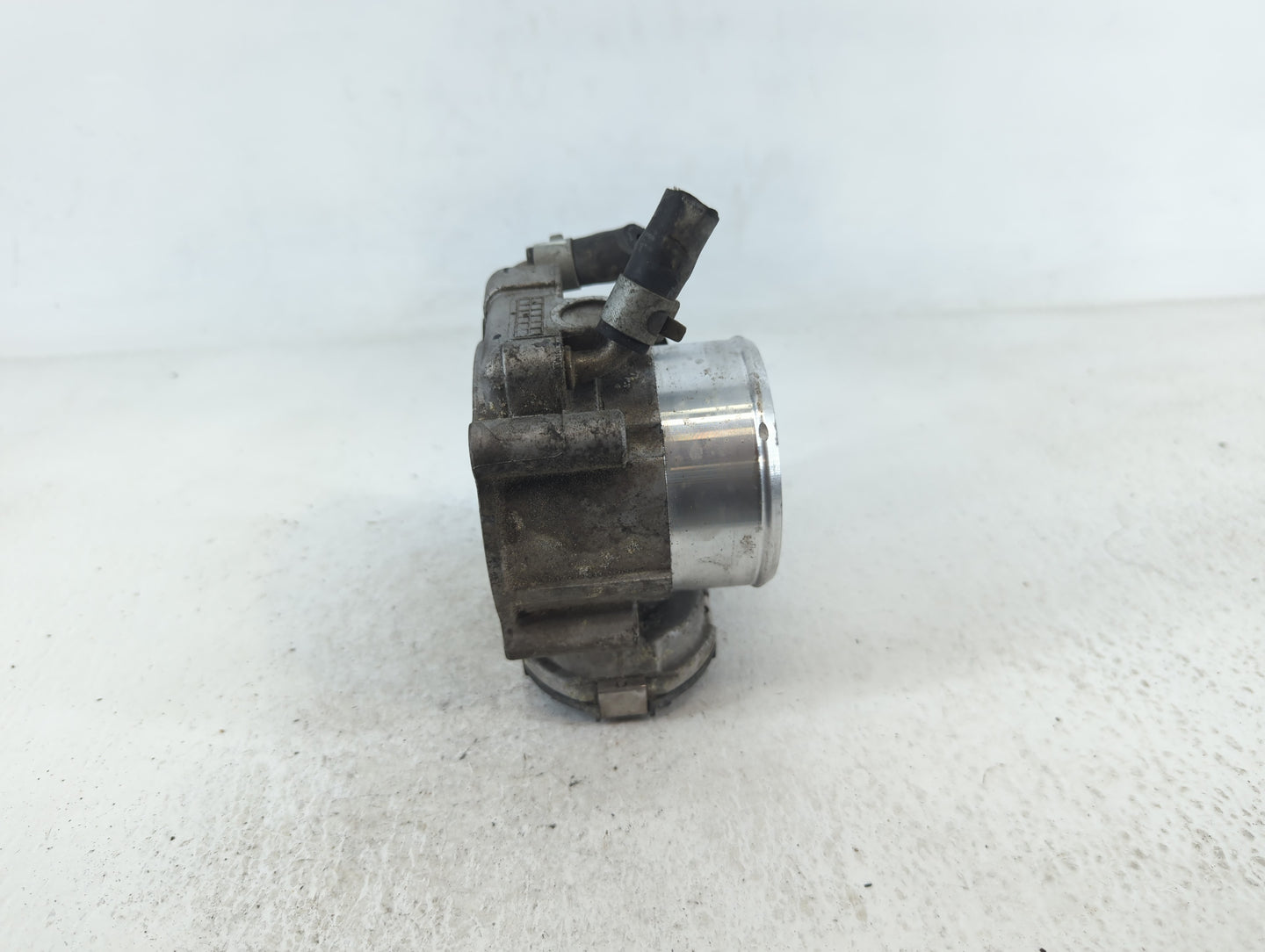 2017 Hyundai Santa Fe Sport Throttle Body P/N:35100-2G600 Fits Fits 2015 2016 2018 2019 2020 2021 OEM Used Auto Parts - Oemu