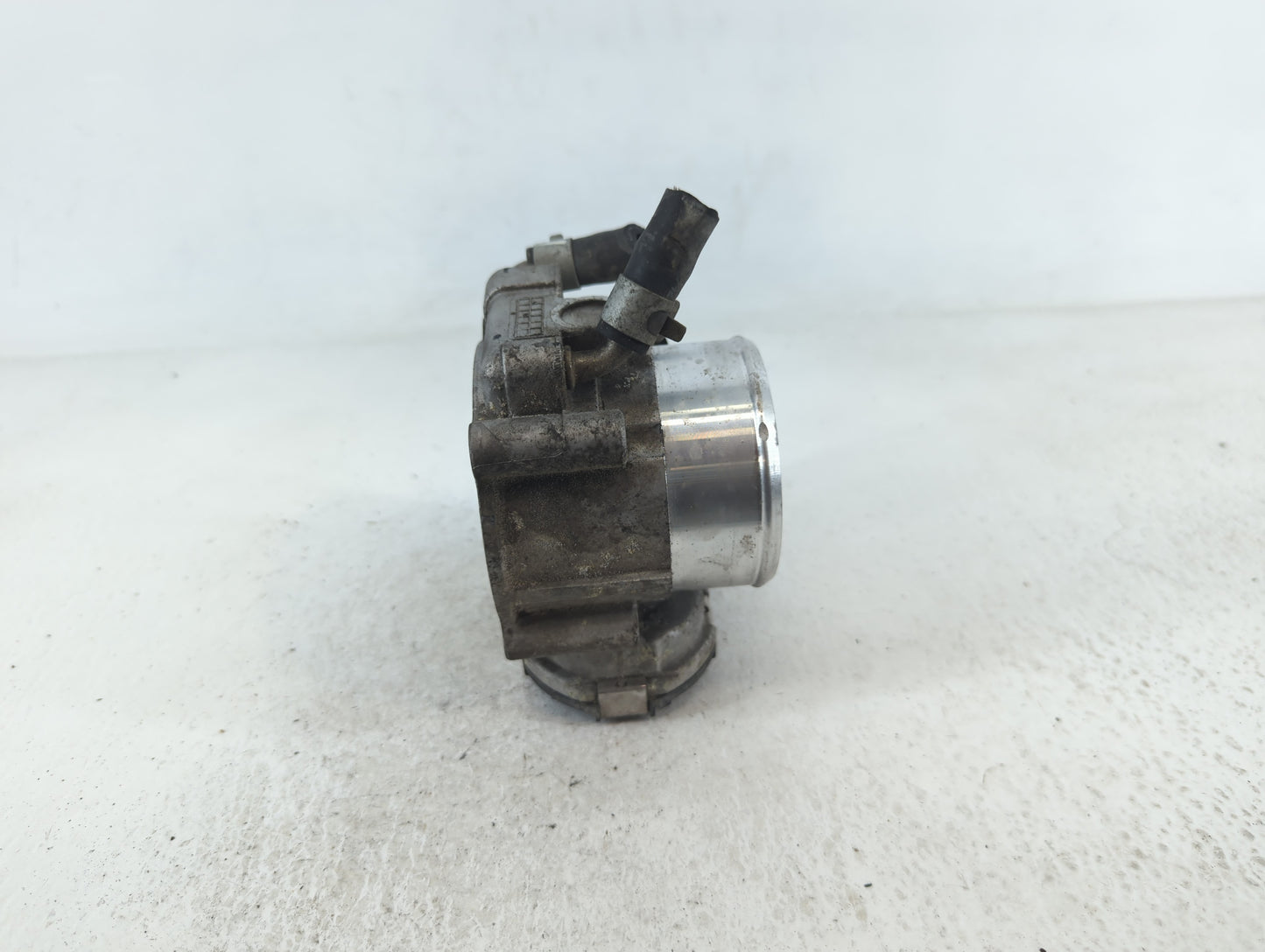 2017 Hyundai Santa Fe Sport Throttle Body P/N:35100-2G600 Fits Fits 2015 2016 2018 2019 2020 2021 OEM Used Auto Parts - Oemu