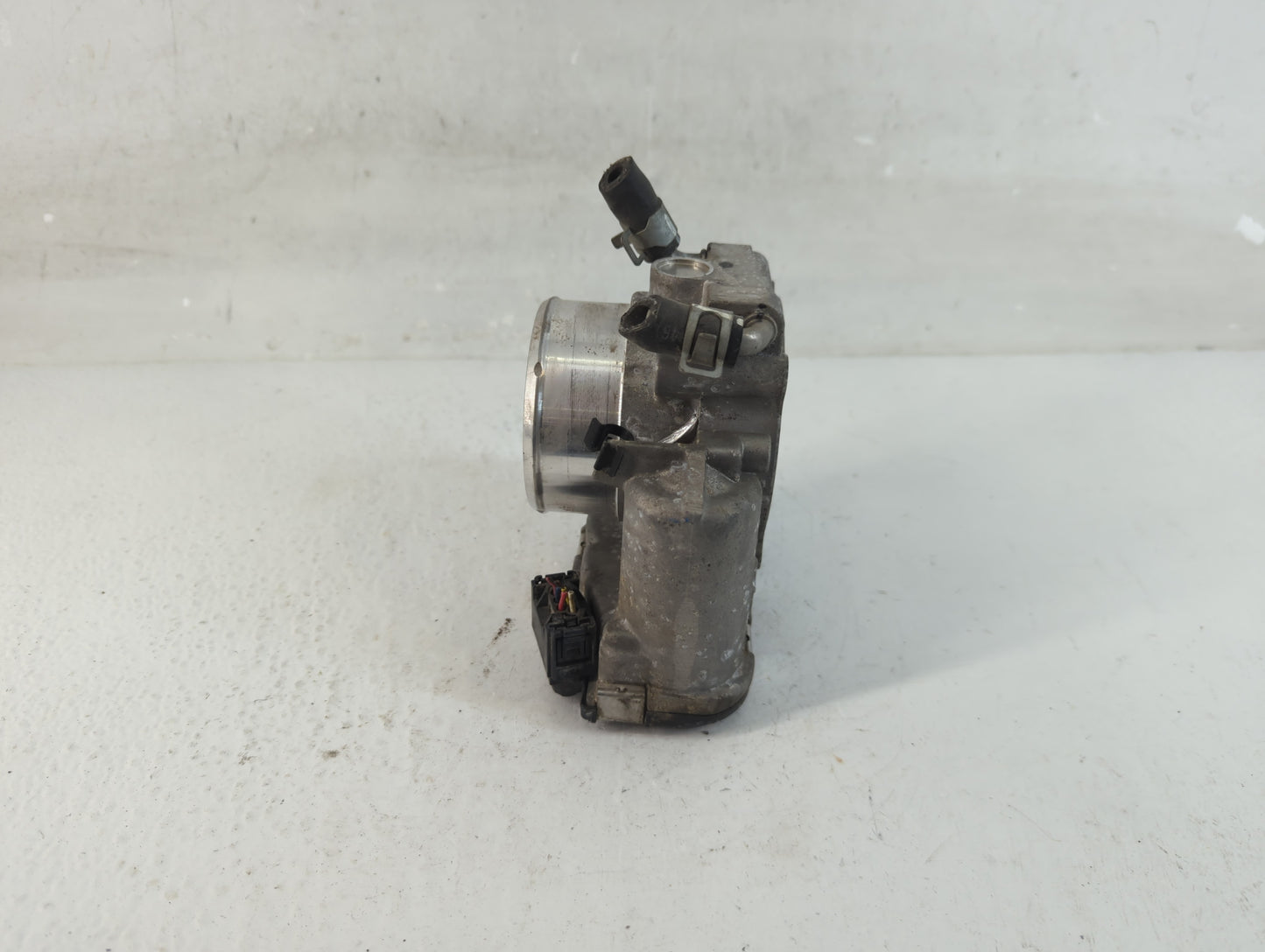 2015-2019 Hyundai Sonata Throttle Body P/N:35100-2G600 Fits Fits 2015 2016 2017 2018 2019 2020 2021 OEM Used Auto Parts - Oe
