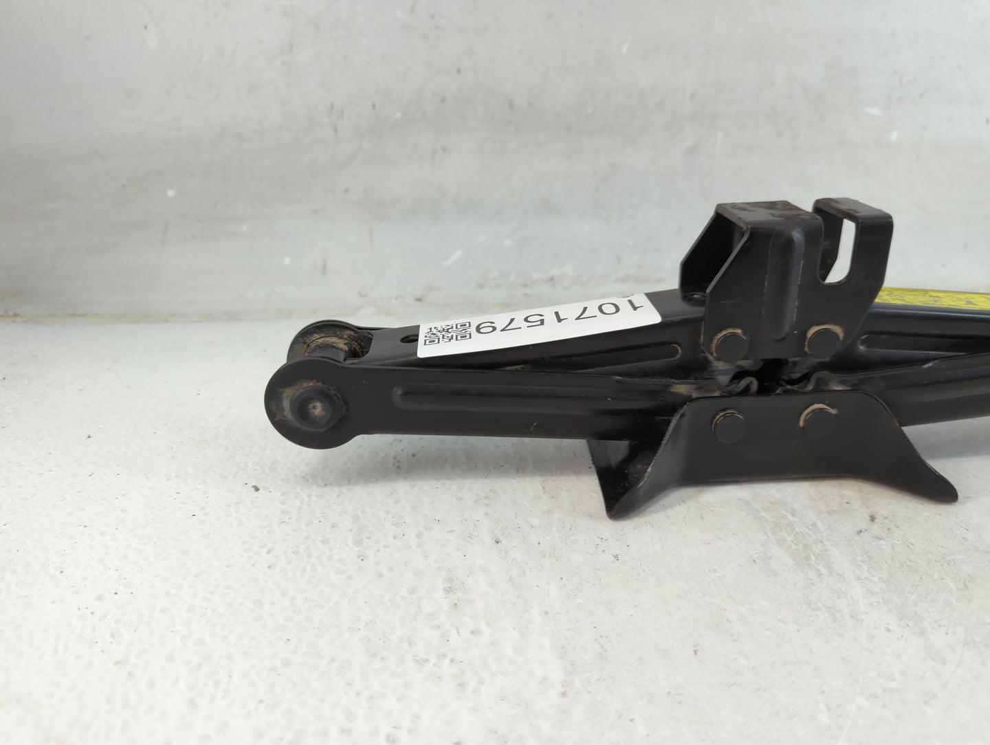 2017 Hyundai Sonata Spare Scissor Car Jack 1071579 - Oemusedautoparts1.com