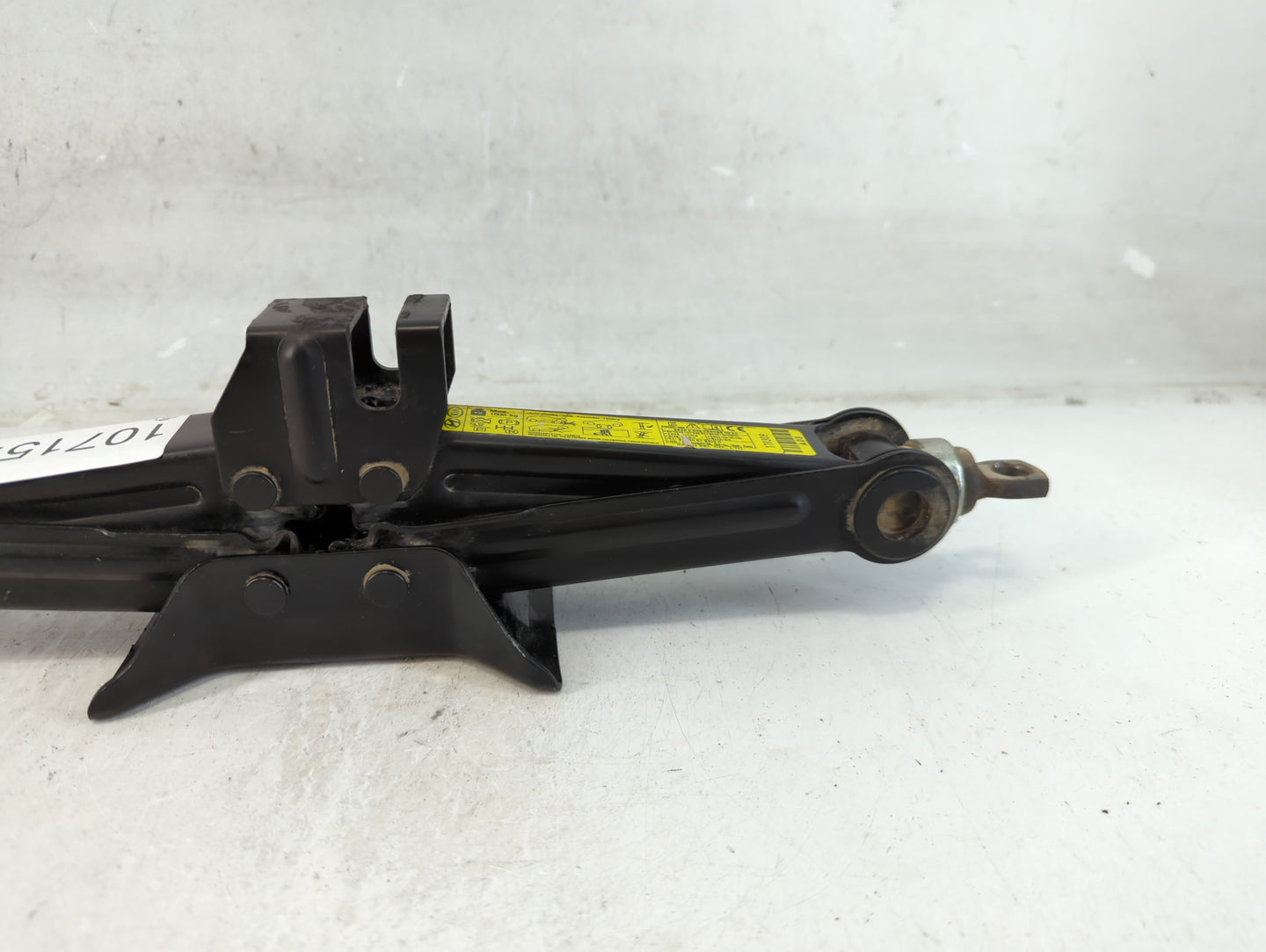 2017 Hyundai Sonata Spare Scissor Car Jack - Oemusedautoparts1.com
