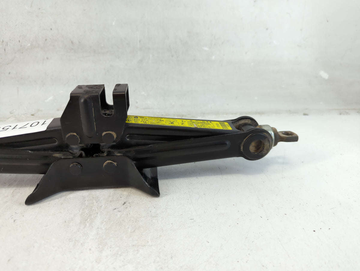 2017 Hyundai Sonata Spare Scissor Car Jack 1071579 - Oemusedautoparts1.com