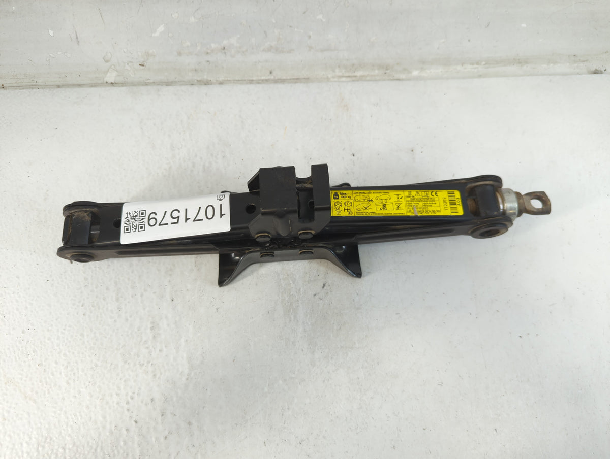2017 Hyundai Sonata Spare Scissor Car Jack 1071579 - Oemusedautoparts1.com
