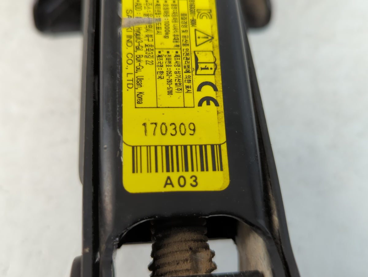 2017 Hyundai Sonata Spare Scissor Car Jack 1071579 - Oemusedautoparts1.com