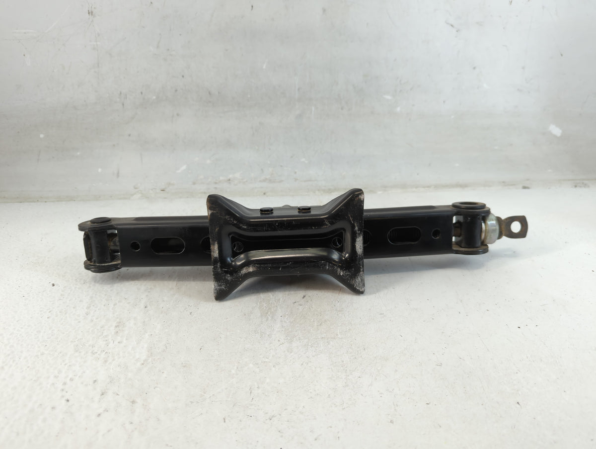 2017 Hyundai Sonata Spare Scissor Car Jack 1071579 - Oemusedautoparts1.com