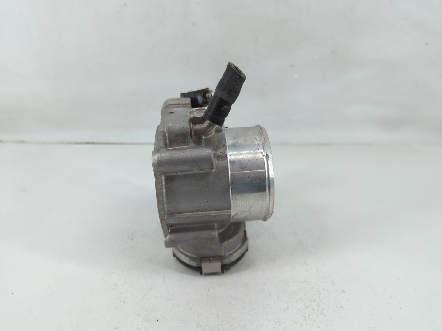 2015-2019 Hyundai Sonata Throttle Body P/N:35100-2G600 Fits Fits 2015 2016 2017 2018 2019 2020 2021 OEM Used Auto Parts - Oe