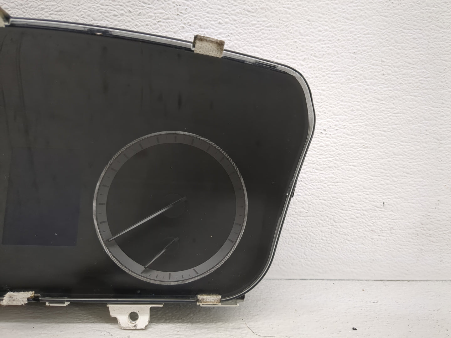 2016-2017 Hyundai Sonata Instrument Cluster Speedometer Gauges P/N:94001-C2200 Fits Fits 2016 2017 OEM Used Auto Parts - Oem