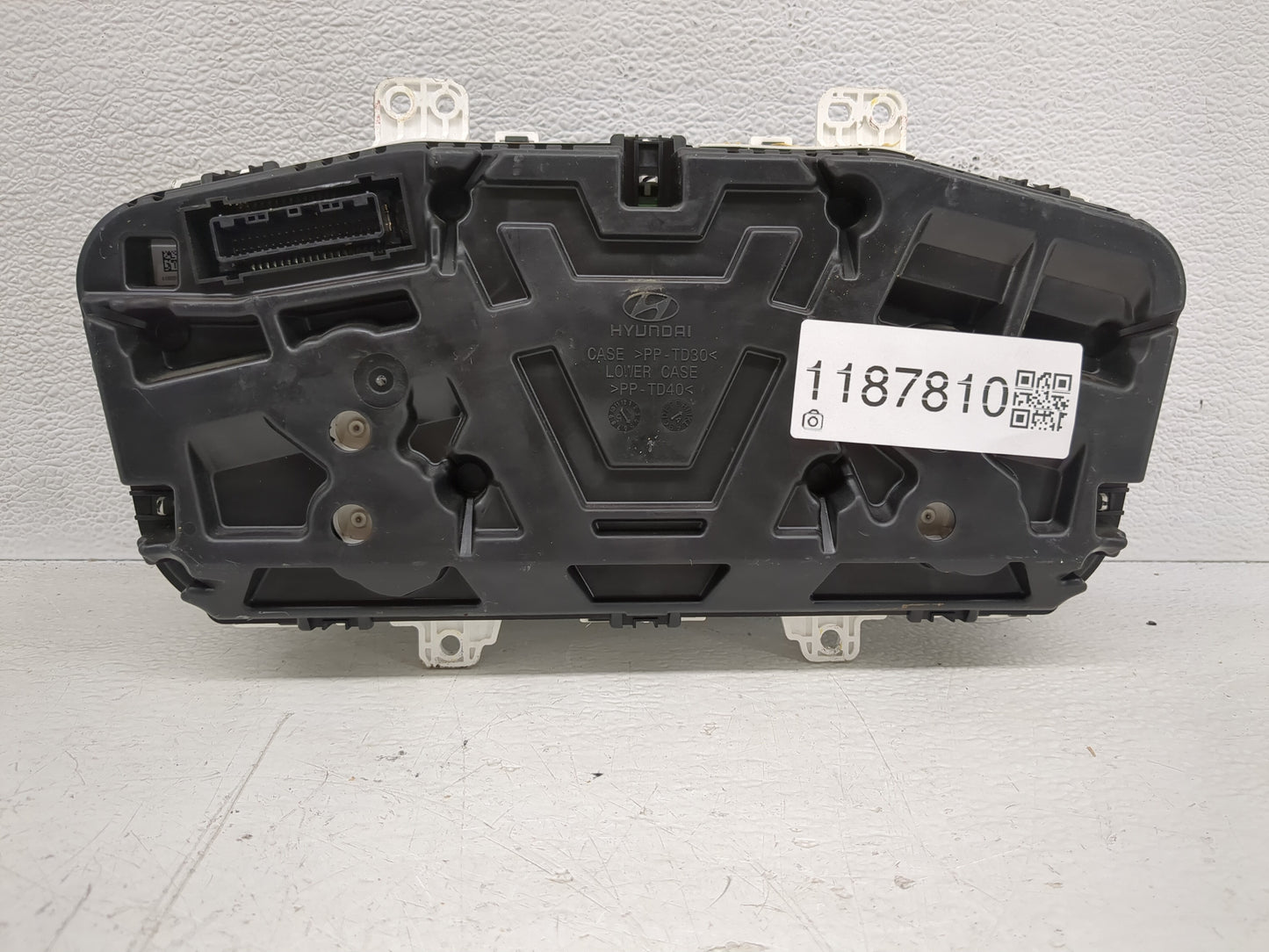 2016-2017 Hyundai Sonata Instrument Cluster Speedometer Gauges P/N:94001-C2200 Fits Fits 2016 2017 OEM Used Auto Parts - Oem