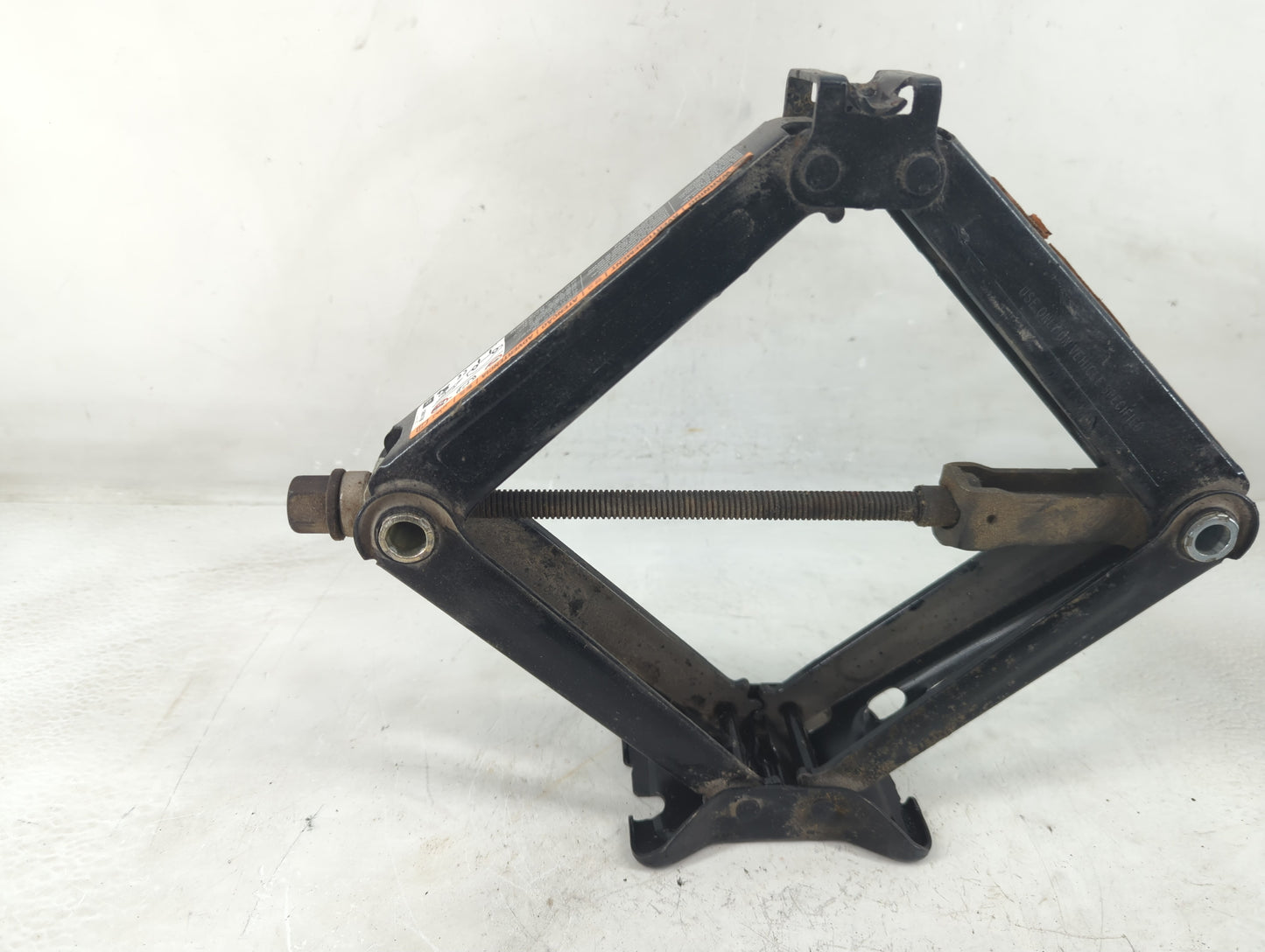 2017 Hyundai Sonata Spare Scissor Car Jack 1188186 - Oemusedautoparts1.com