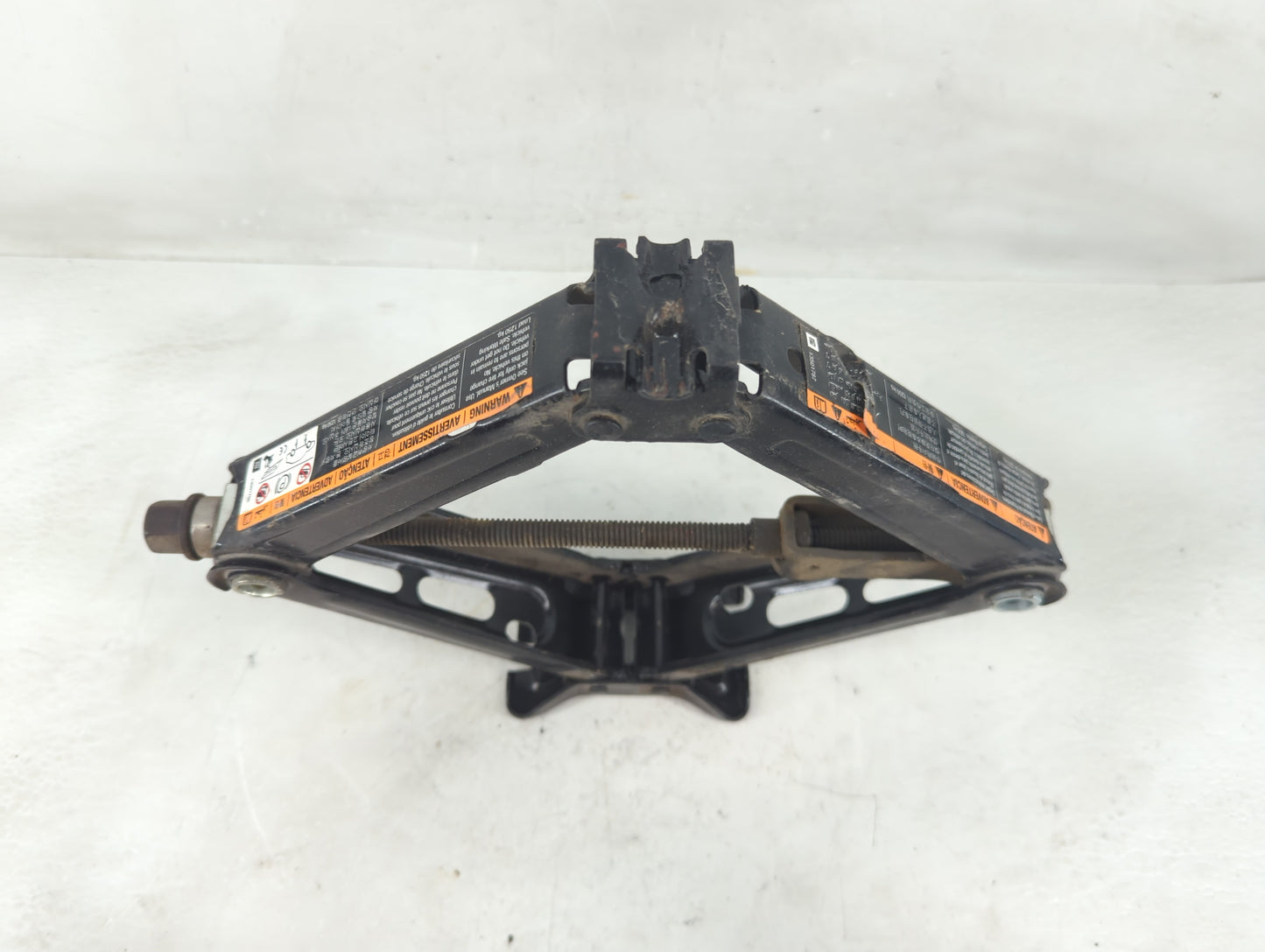 2017 Hyundai Sonata Spare Scissor Car Jack 1188186 - Oemusedautoparts1.com