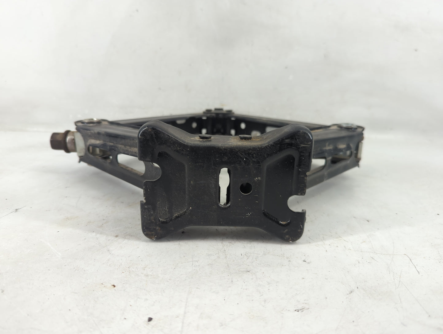 2017 Hyundai Sonata Spare Scissor Car Jack 1188186 - Oemusedautoparts1.com