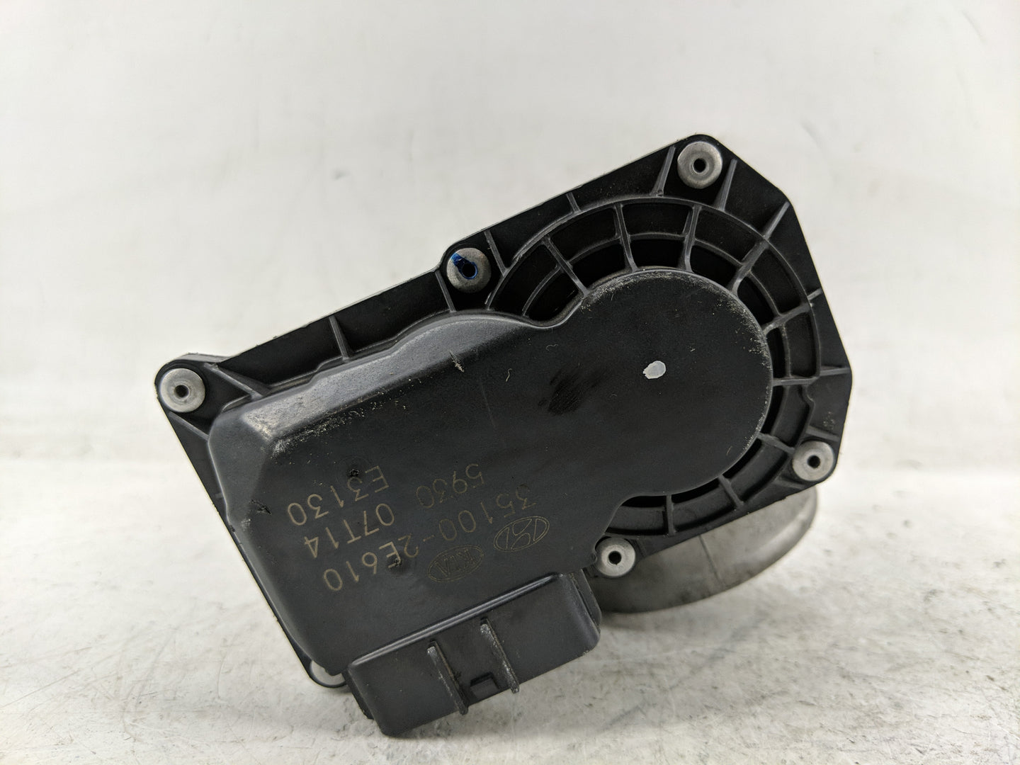 2016-2017 Hyundai Sonata Throttle Body Fits Fits 2016 2017 2018 2019 2020 OEM Used Auto Parts - Oemusedautoparts1.com