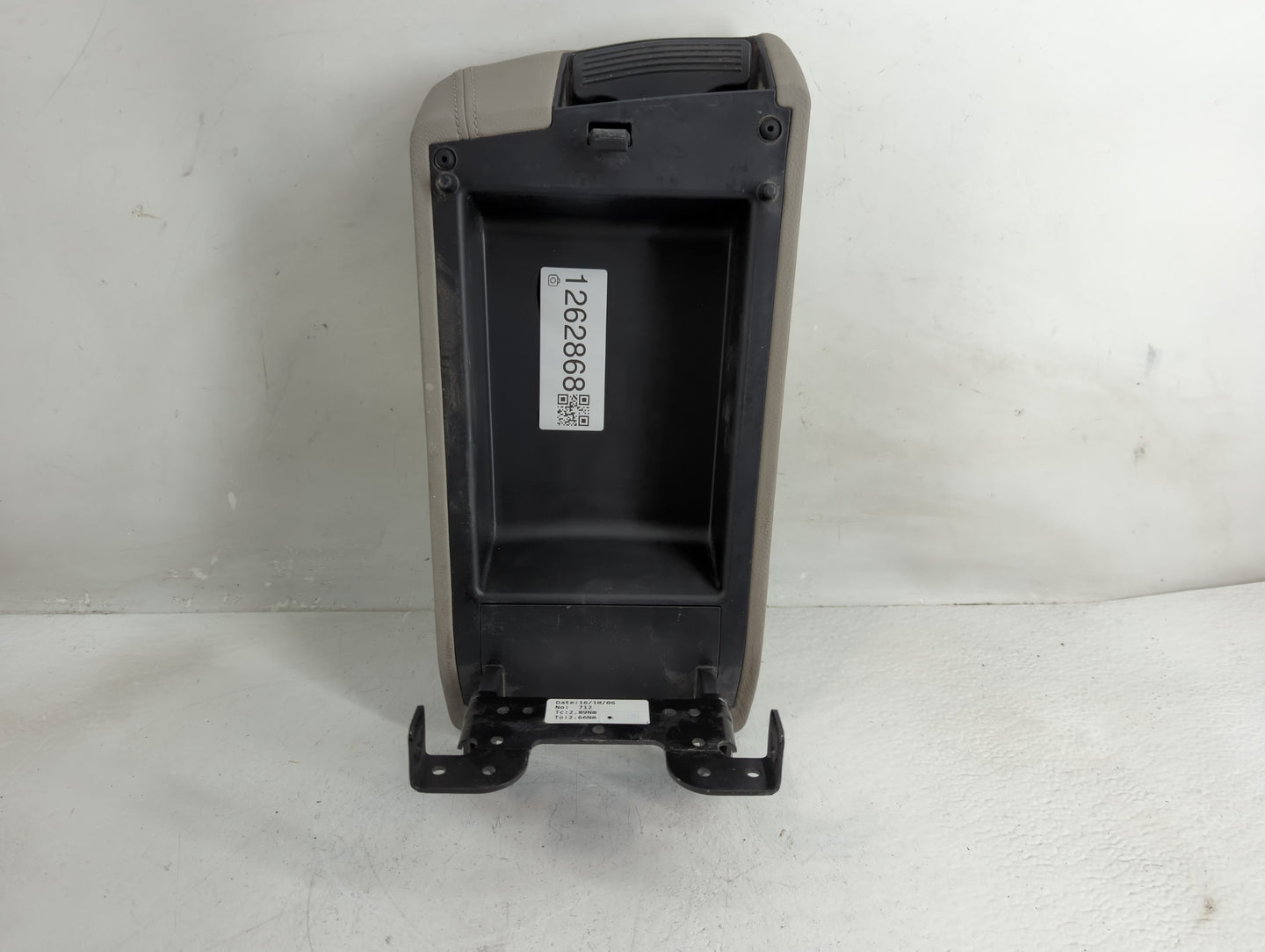 2017 Hyundai Sonata Center Console Armrest Cover Lid Fits OEM Used Auto Parts - Oemusedautoparts1.com