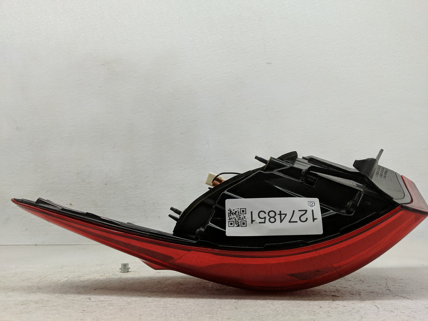 2015-2017 Hyundai Sonata Tail Light Assembly Driver Left OEM P/N:92401-C2000 Fits Fits 2015 2016 2017 OEM Used Auto Parts - 