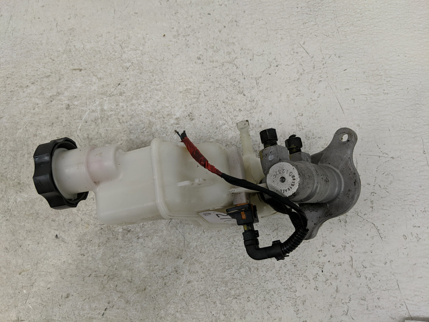 2015-2019 Hyundai Sonata Brake Master Cylinder - Oemusedautoparts1.com