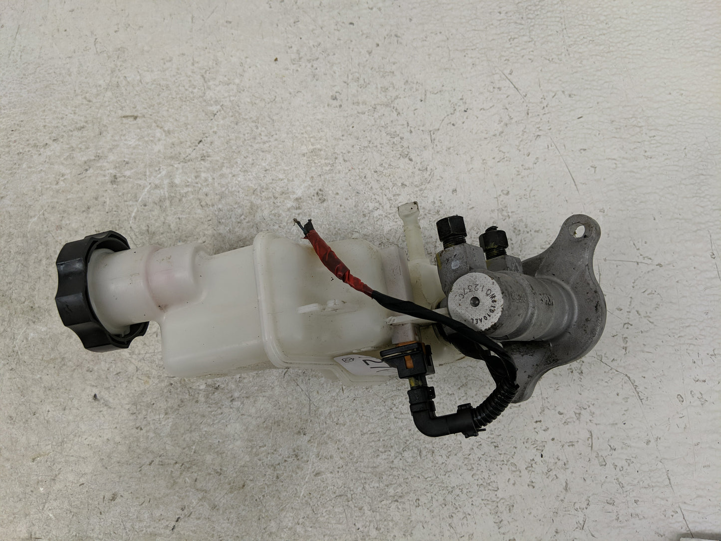 2015-2019 Hyundai Sonata Brake Master Cylinder - Oemusedautoparts1.com