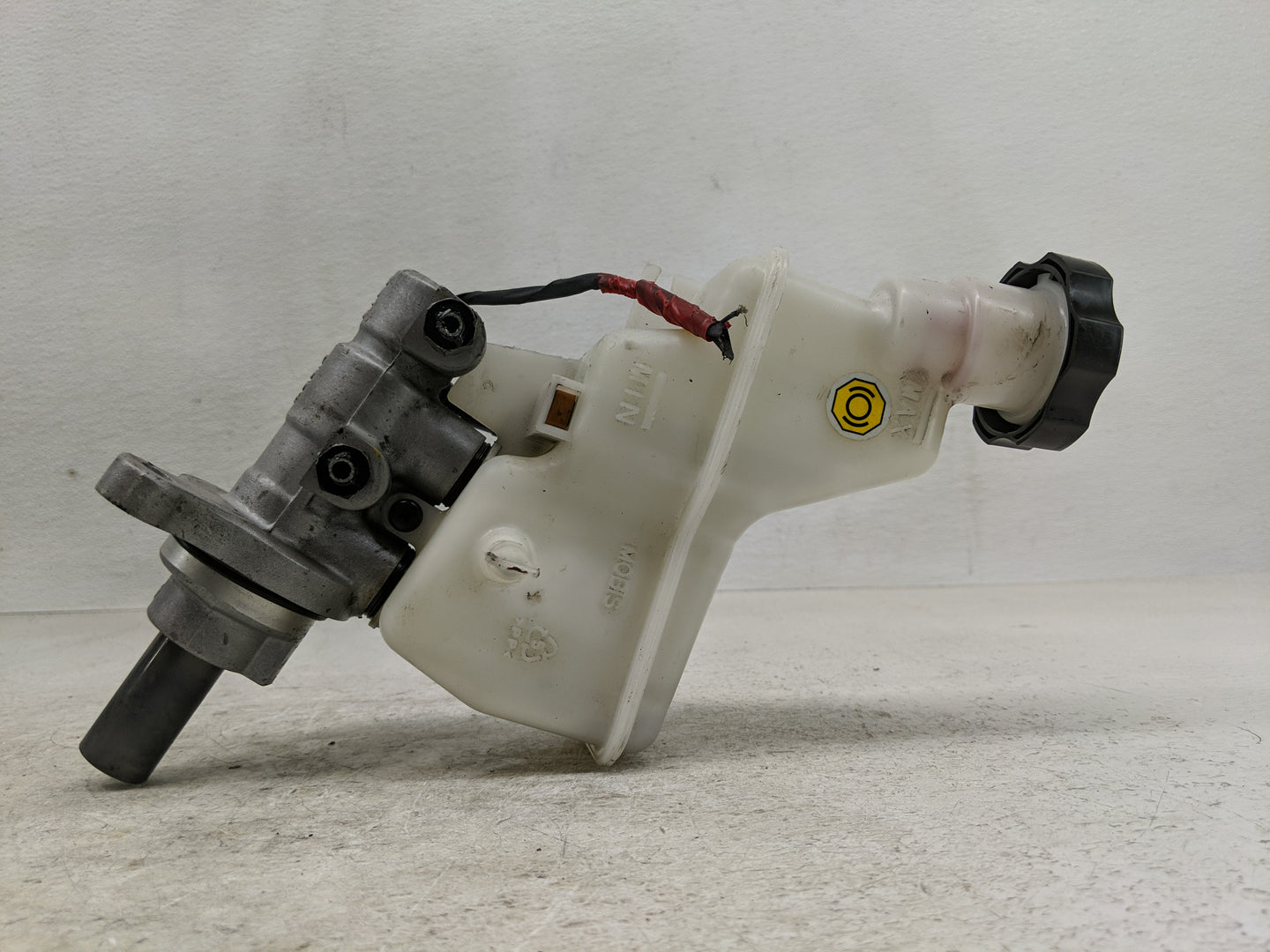 2015-2019 Hyundai Sonata Brake Master Cylinder - Oemusedautoparts1.com