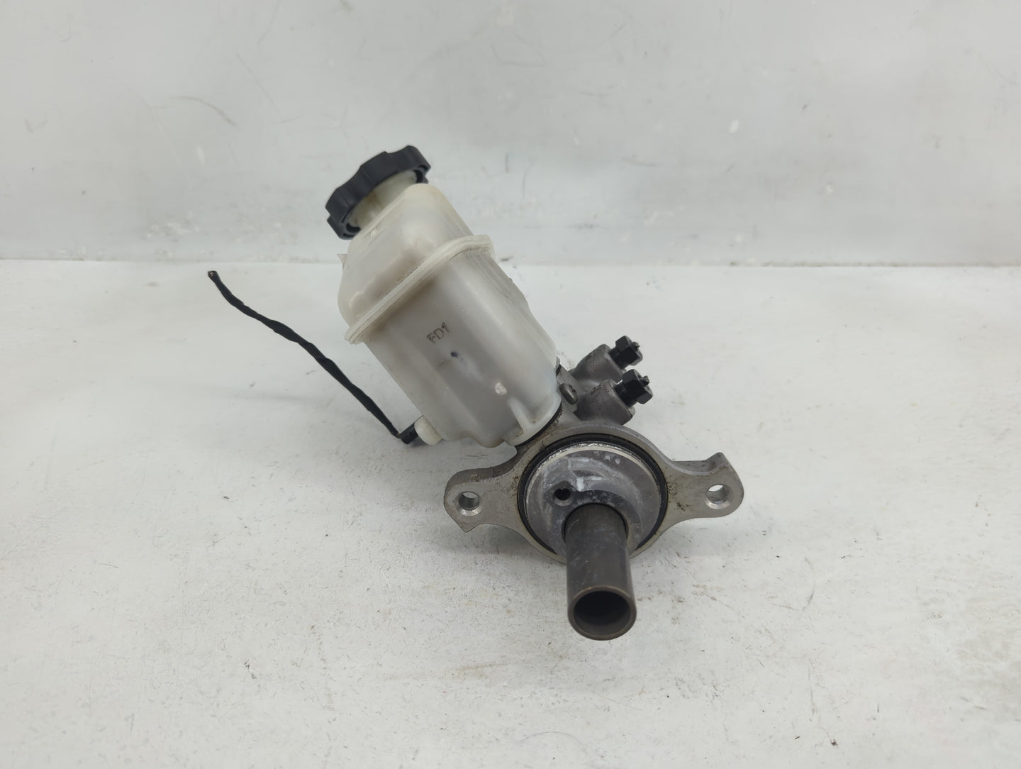 2015-2019 Hyundai Sonata Brake Master Cylinder 1376294 - Oemusedautoparts1.com