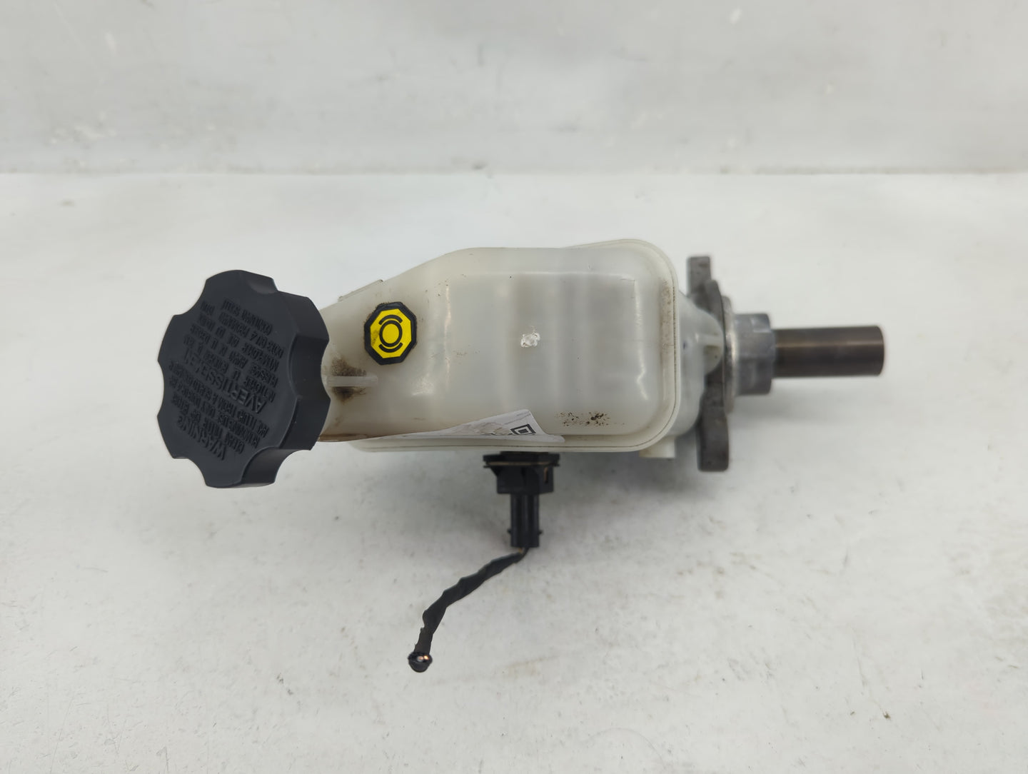 2015-2019 Hyundai Sonata Brake Master Cylinder 1376294 - Oemusedautoparts1.com