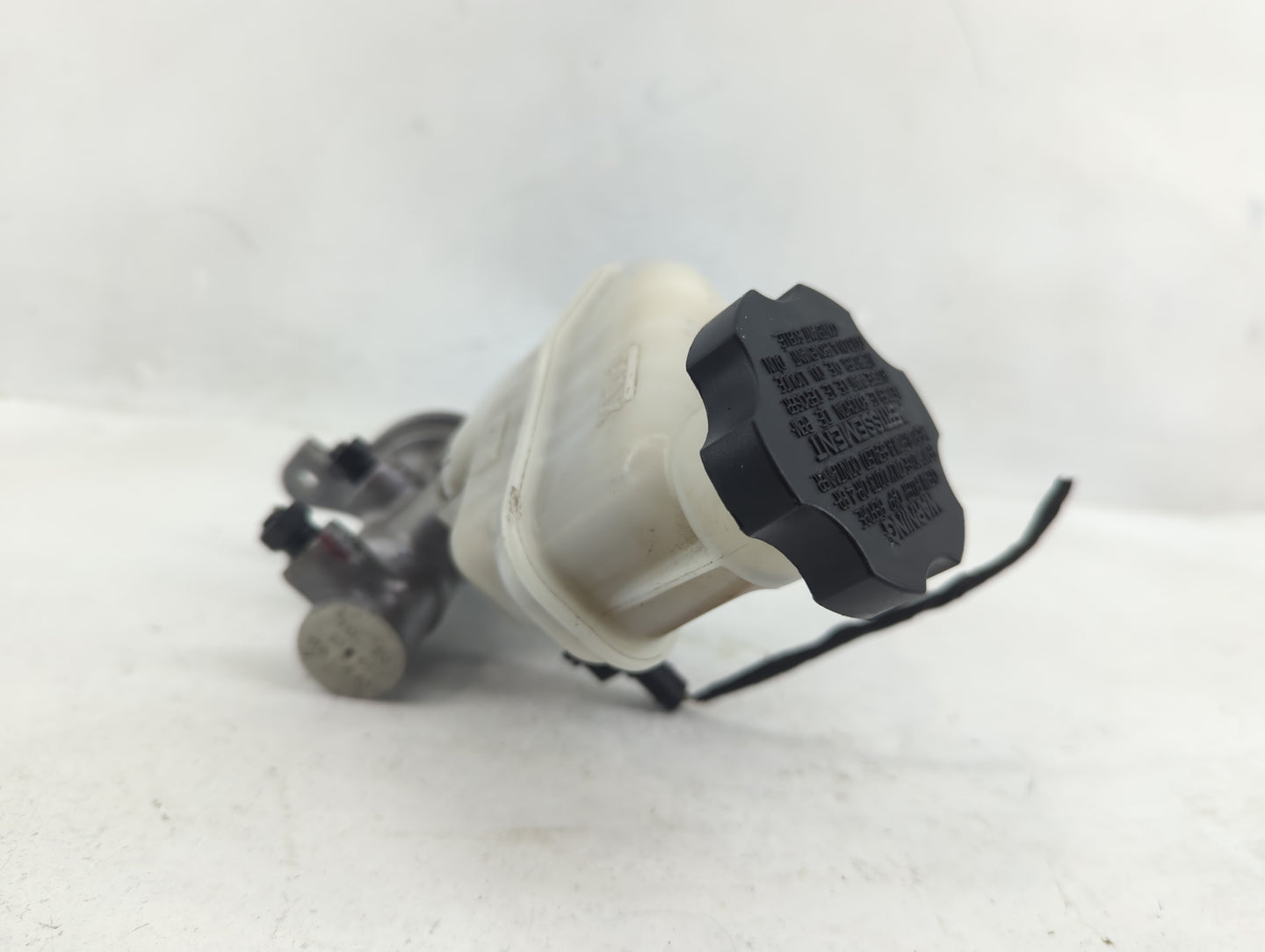 2015-2019 Hyundai Sonata Brake Master Cylinder 1376294 - Oemusedautoparts1.com