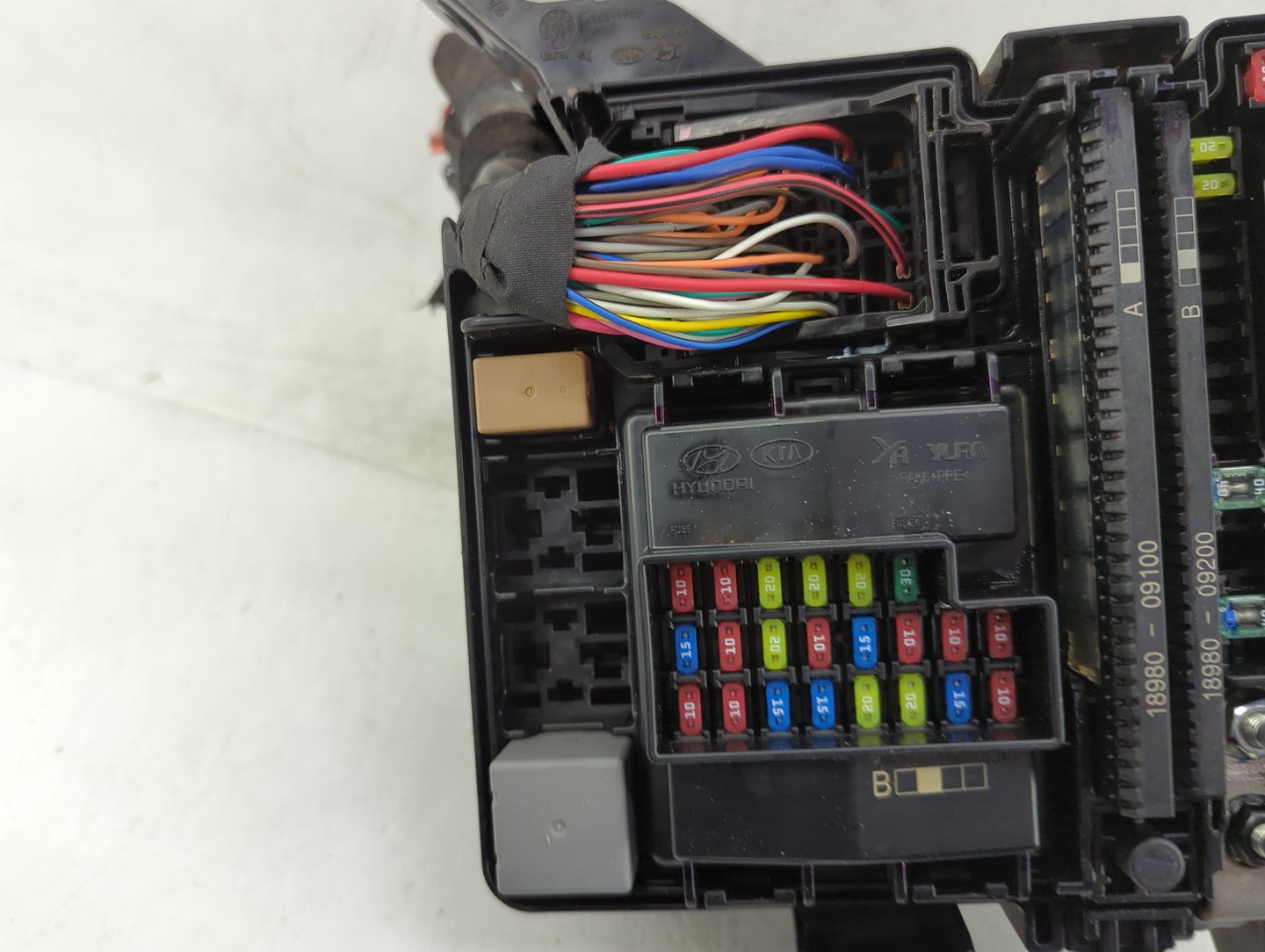 2016-2017 Hyundai Sonata Fusebox Fuse Box Panel Relay Module P/N:6423-0102-7-000 Fits Fits 2016 2017 OEM Used Auto Parts - O