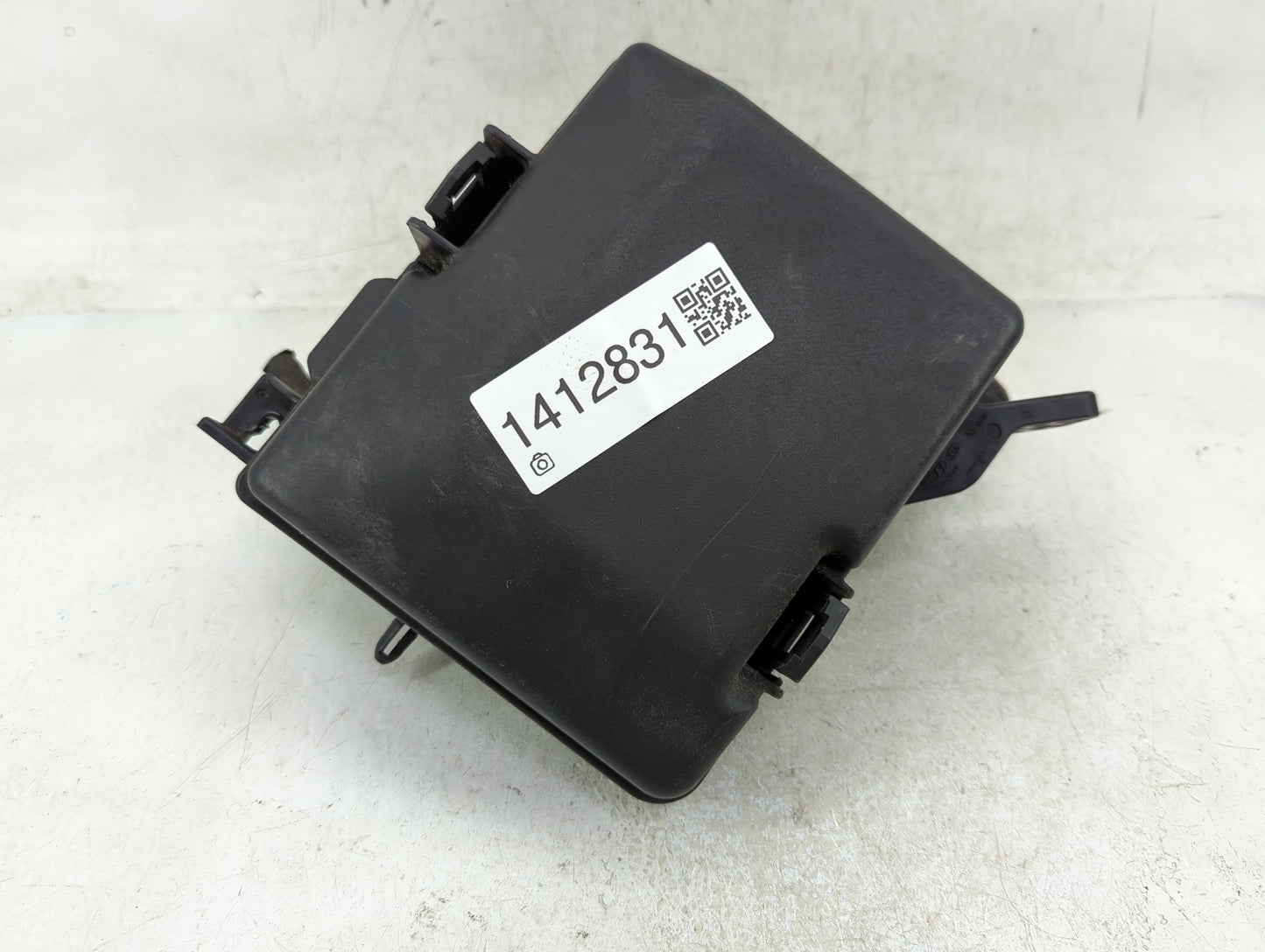 2016-2017 Hyundai Sonata Fusebox Fuse Box Panel Relay Module P/N:6423-0102-7-000 Fits Fits 2016 2017 OEM Used Auto Parts - O