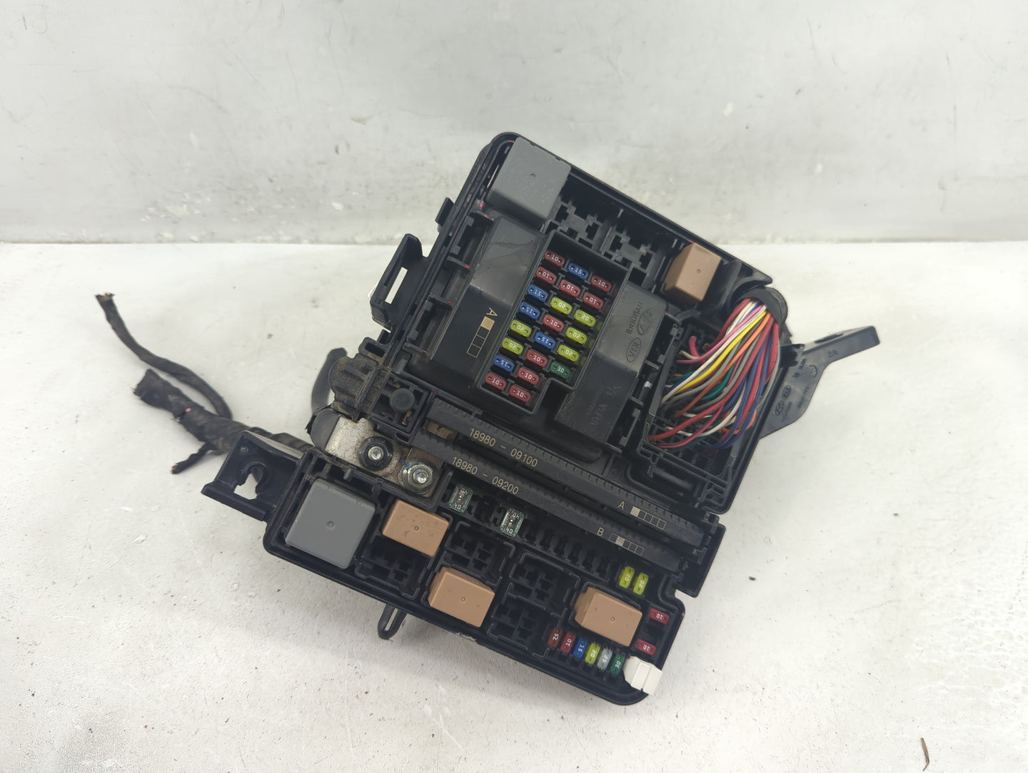 2016-2017 Hyundai Sonata Fusebox Fuse Box Panel Relay Module P/N:91950-C1820 Fits Fits 2016 2017 OEM Used Auto Parts - Oemus