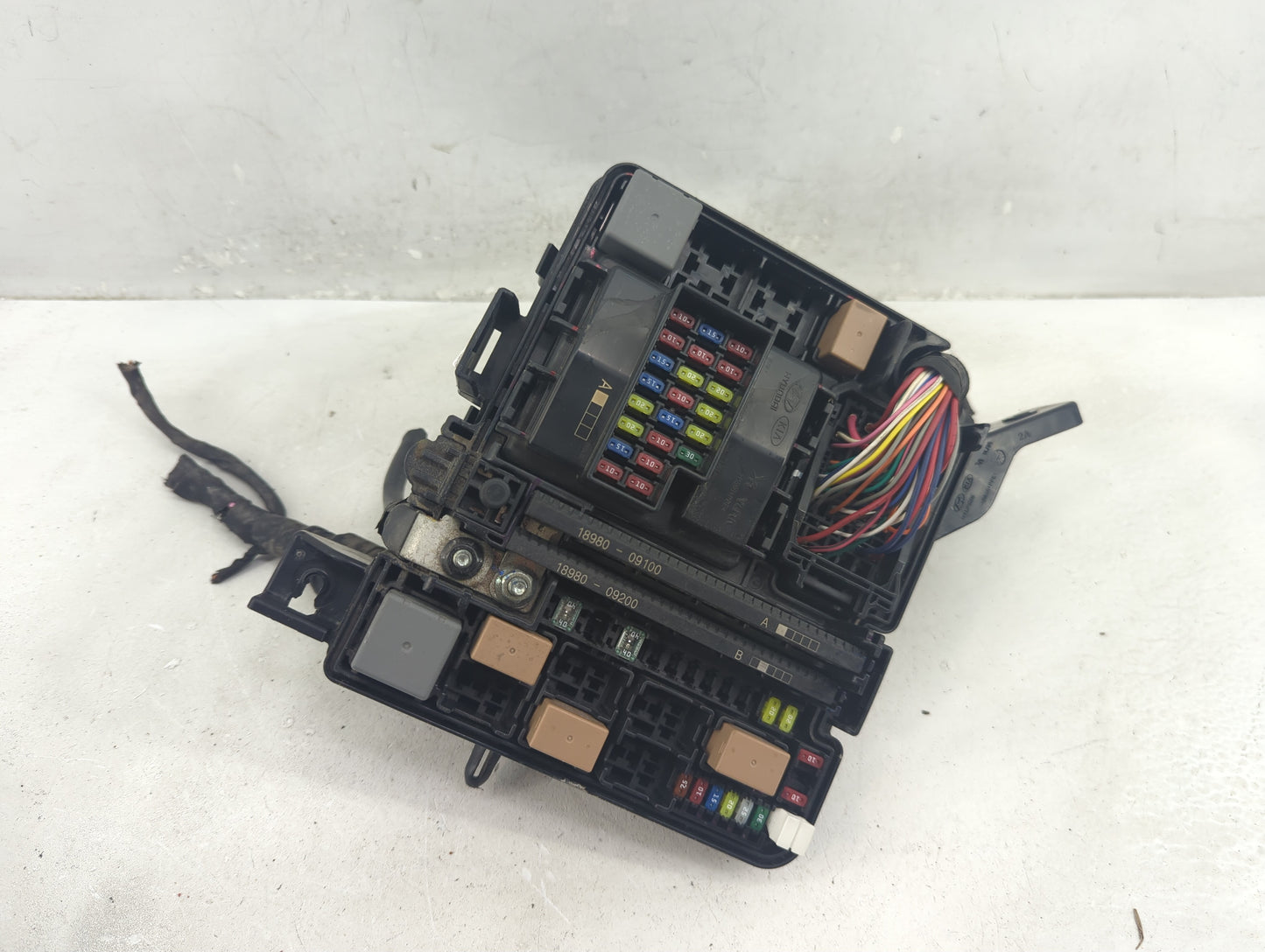 2016-2017 Hyundai Sonata Fusebox Fuse Box Panel Relay Module P/N:91950-C1820 Fits Fits 2016 2017 OEM Used Auto Parts - Oemus