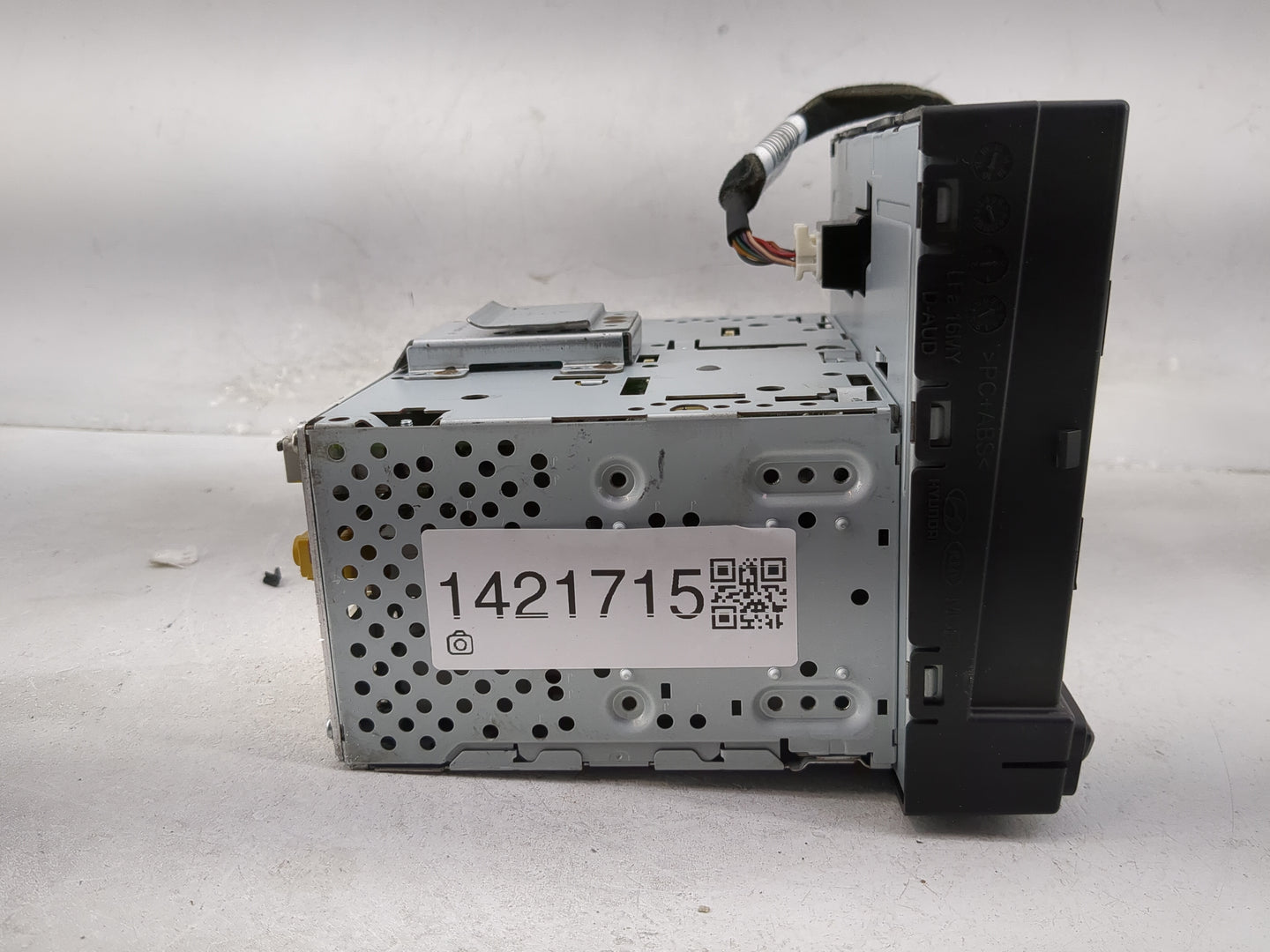 2016-2017 Hyundai Sonata Radio AM FM Cd Player Receiver Replacement P/N:96160-C20004X Fits Fits 2016 2017 OEM Used Auto Part