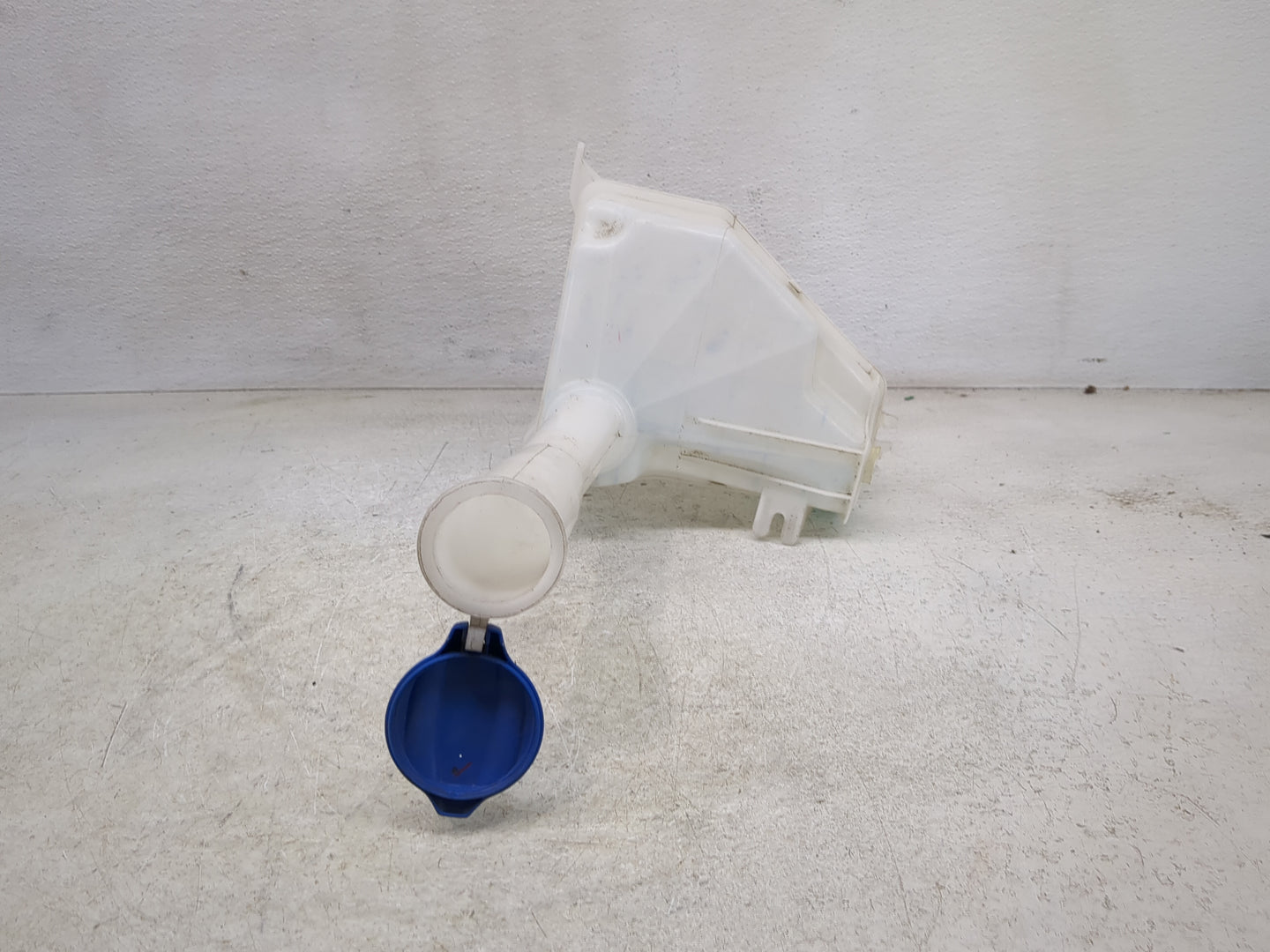 2015-2019 Hyundai Sonata Windshield Washer Fluid Reservoir Bottle Oem - Oemusedautoparts1.com