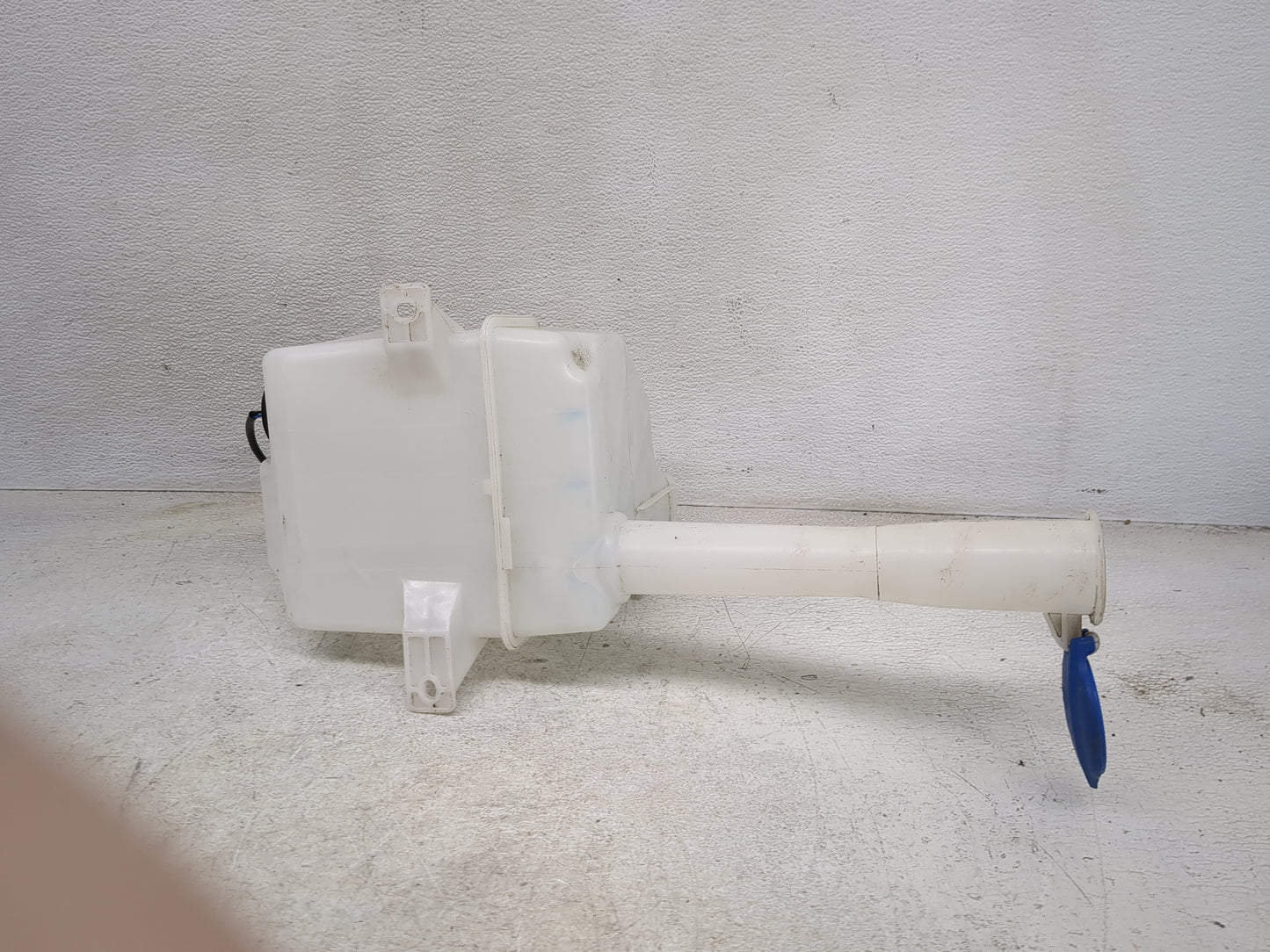 2015-2019 Hyundai Sonata Windshield Washer Fluid Reservoir Bottle Oem - Oemusedautoparts1.com