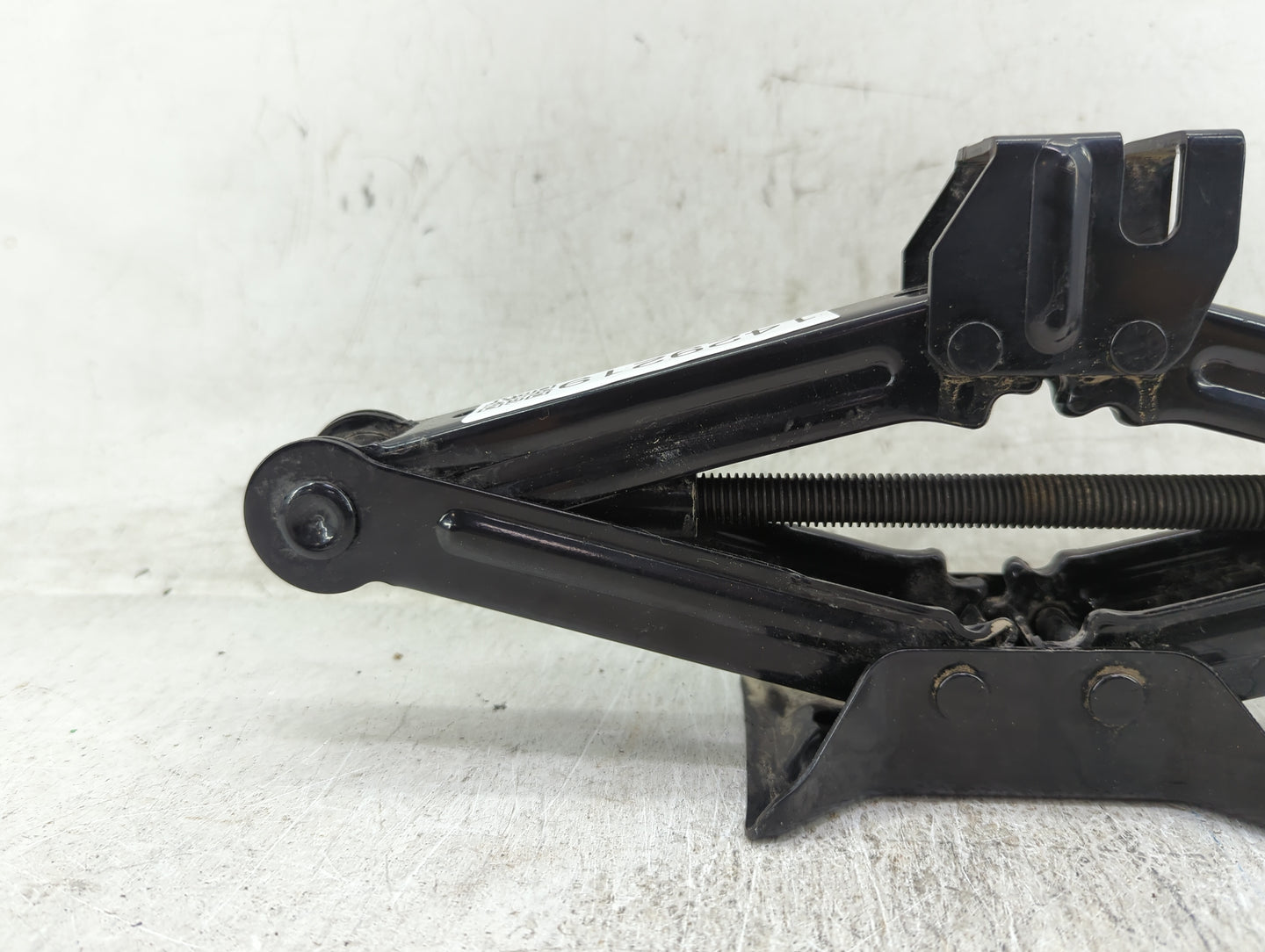 2017 Hyundai Sonata Spare Scissor Car Jack 1429219 - Oemusedautoparts1.com