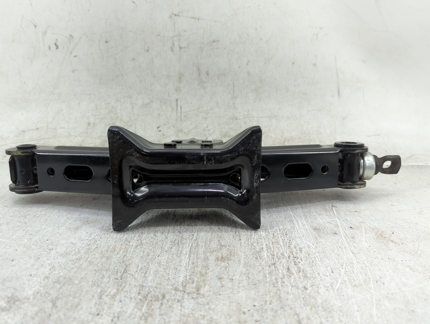 2017 Hyundai Sonata Spare Scissor Car Jack 1429219 - Oemusedautoparts1.com