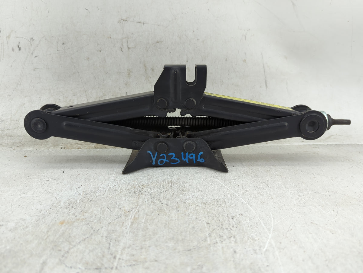 2017 Hyundai Sonata Spare Scissor Car Jack 1431709 - Oemusedautoparts1.com