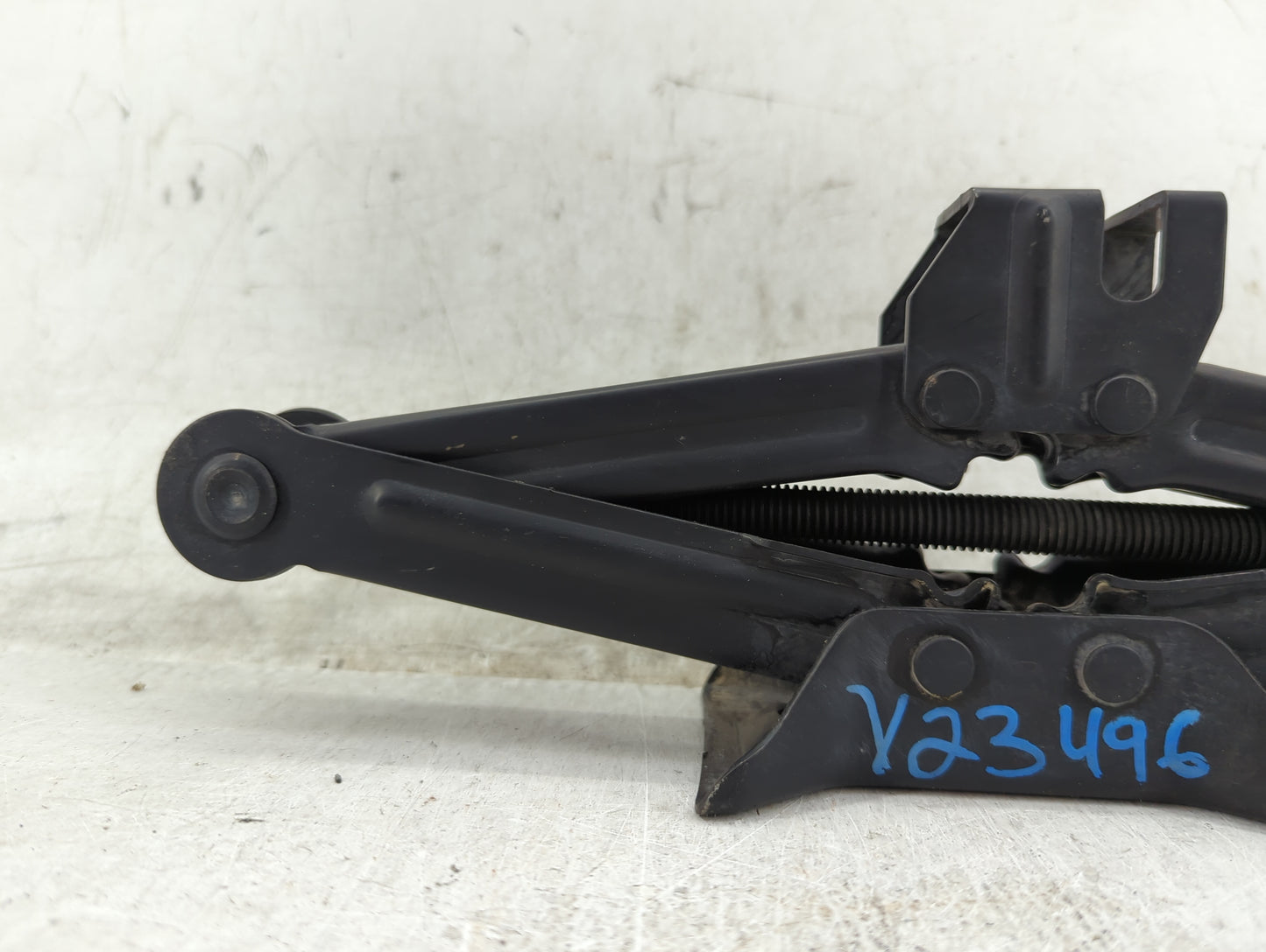 2017 Hyundai Sonata Spare Scissor Car Jack - Oemusedautoparts1.com