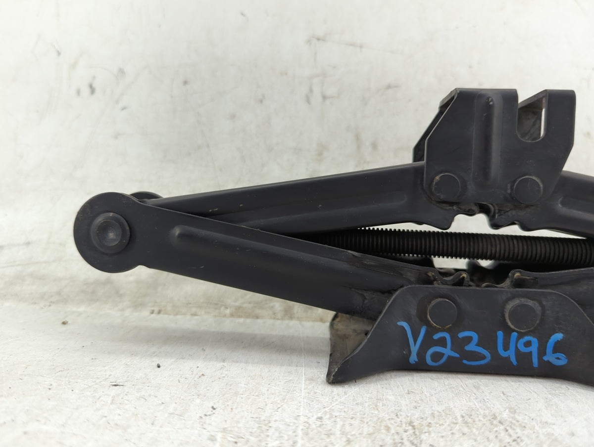 2017 Hyundai Sonata Spare Scissor Car Jack 1431709 - Oemusedautoparts1.com